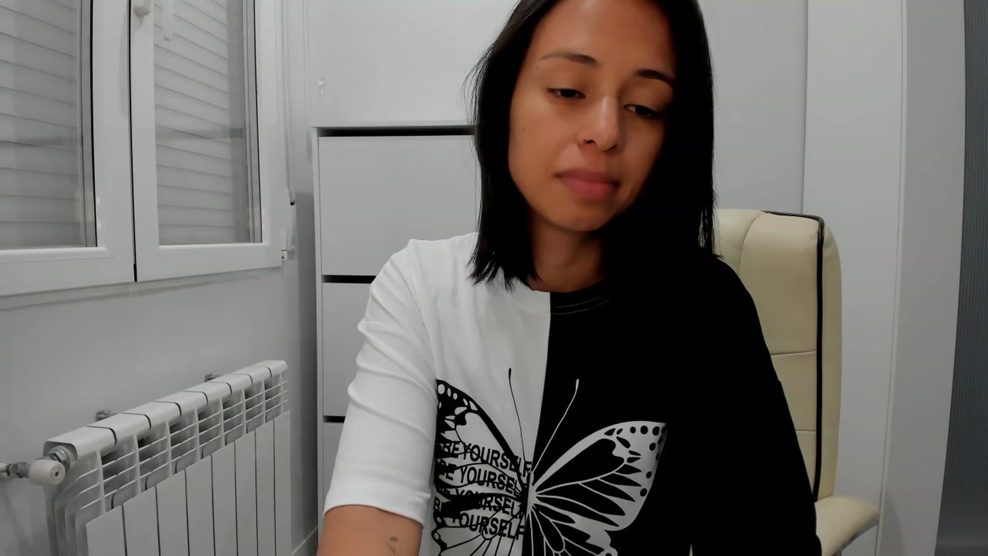 Gallery image thumbnail from Aliicia's myfreecams stream on, 03/01/2024, 12:45 image 13 of 20