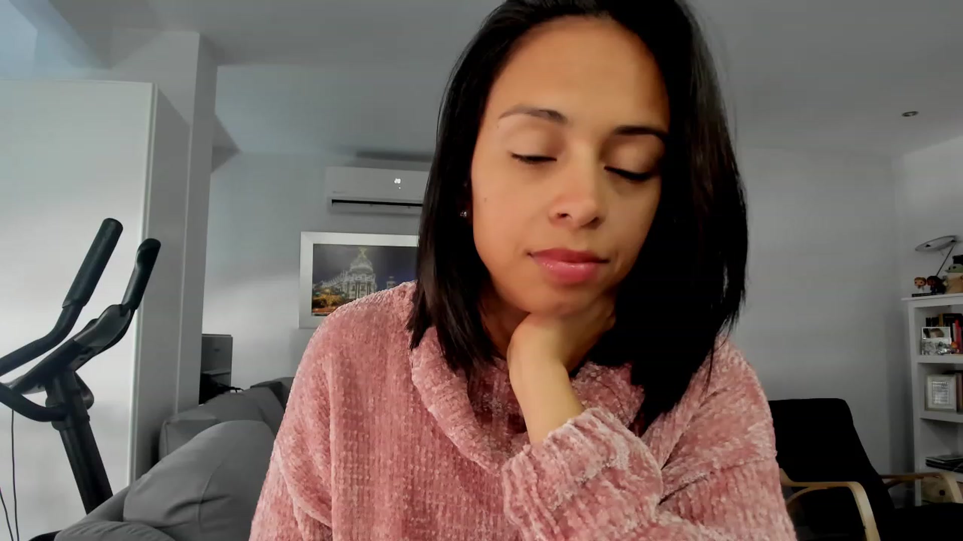 Gallery image thumbnail from Aliicia's myfreecams stream on, 03/05/2024, 10:02 image 4 of 20