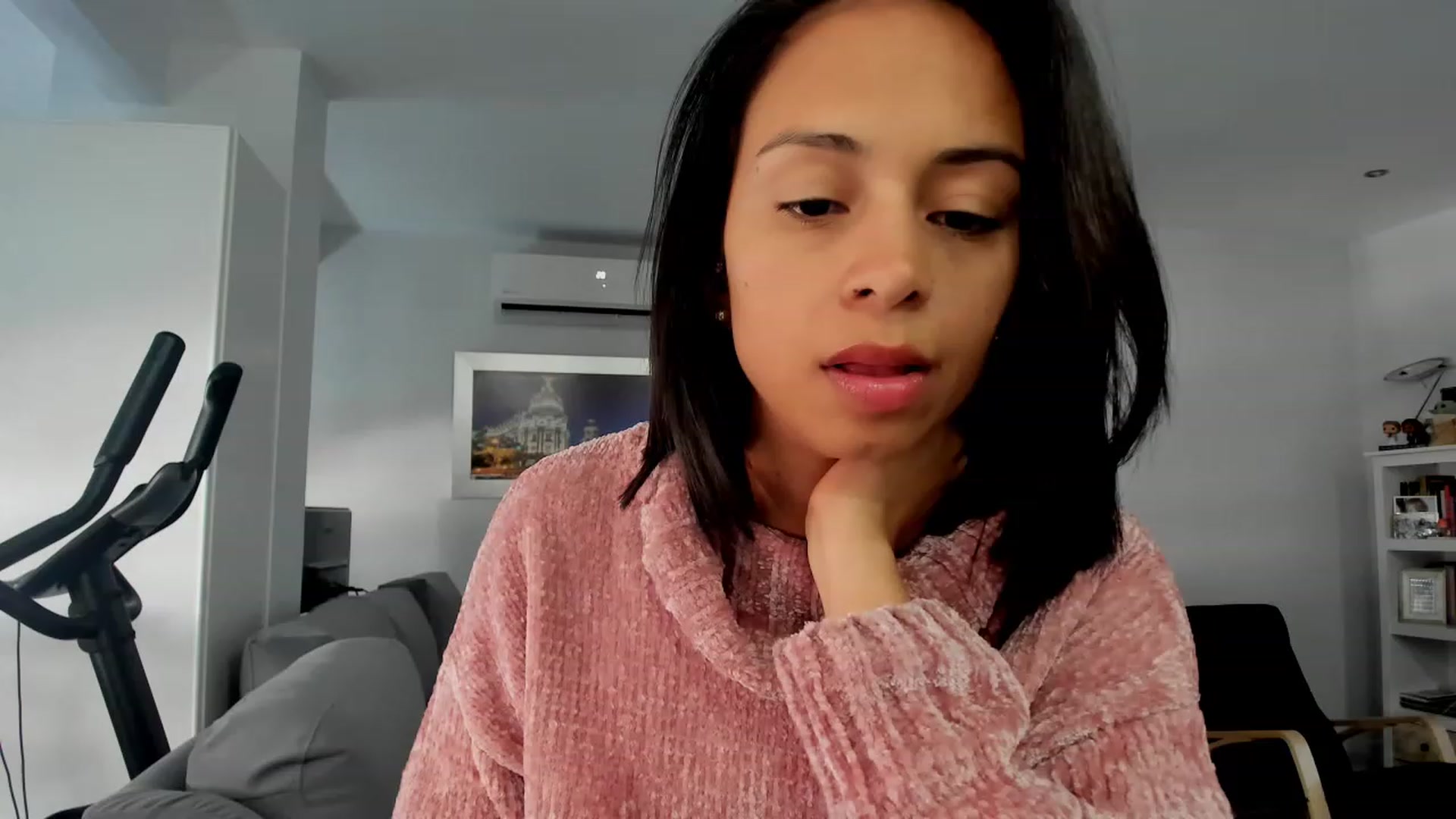 Gallery image thumbnail from Aliicia's myfreecams stream on, 03/05/2024, 10:02 image 2 of 20