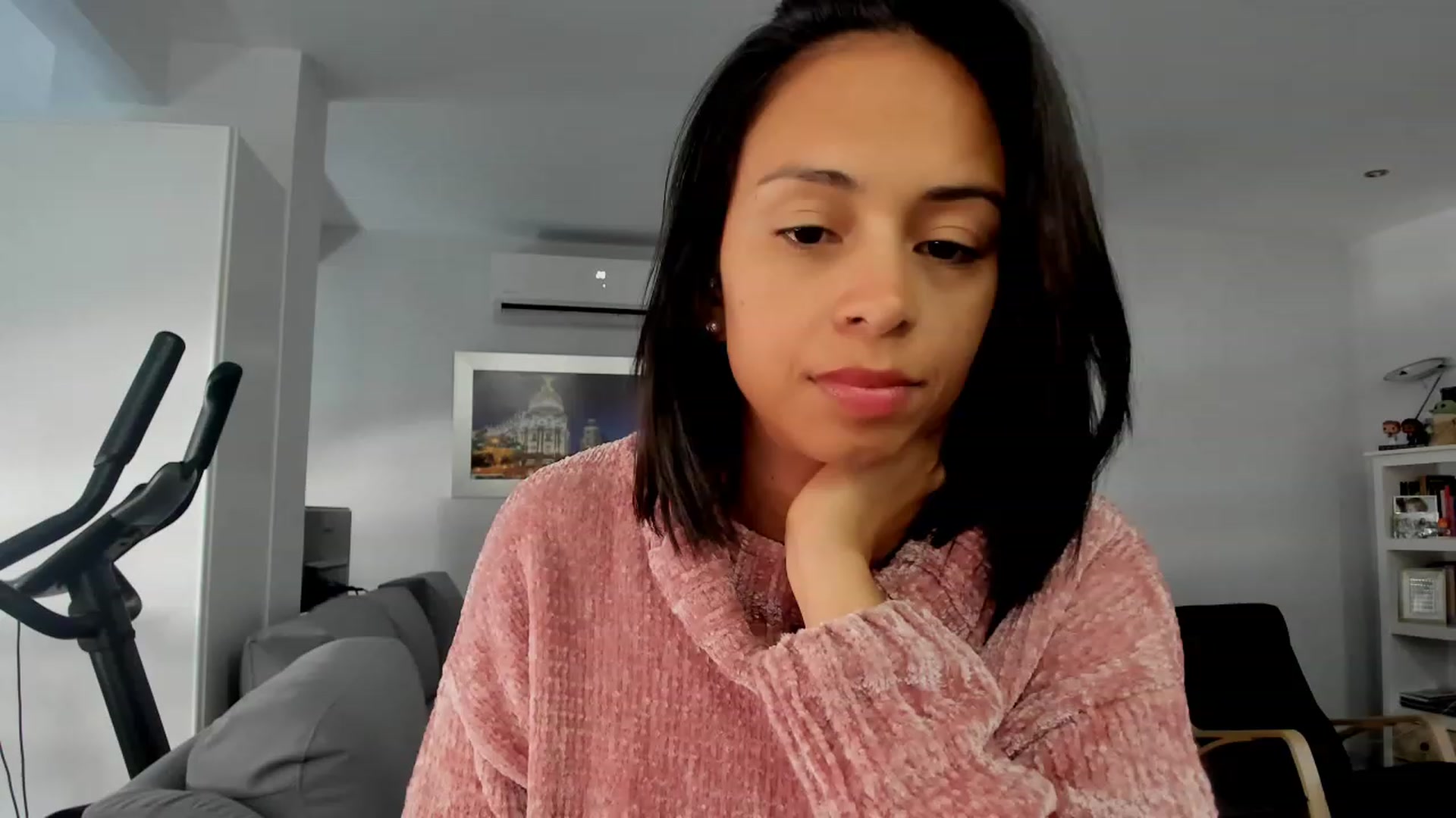Gallery image thumbnail from Aliicia's myfreecams stream on, 03/05/2024, 10:02 image 3 of 20