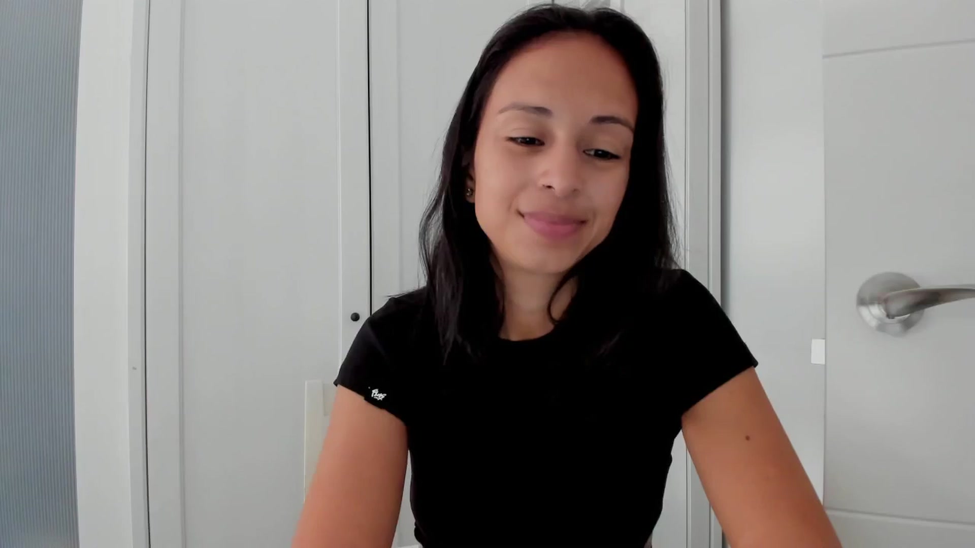 Gallery image thumbnail from Aliicia's myfreecams stream on, 08/29/2024, 10:31 image 14 of 20