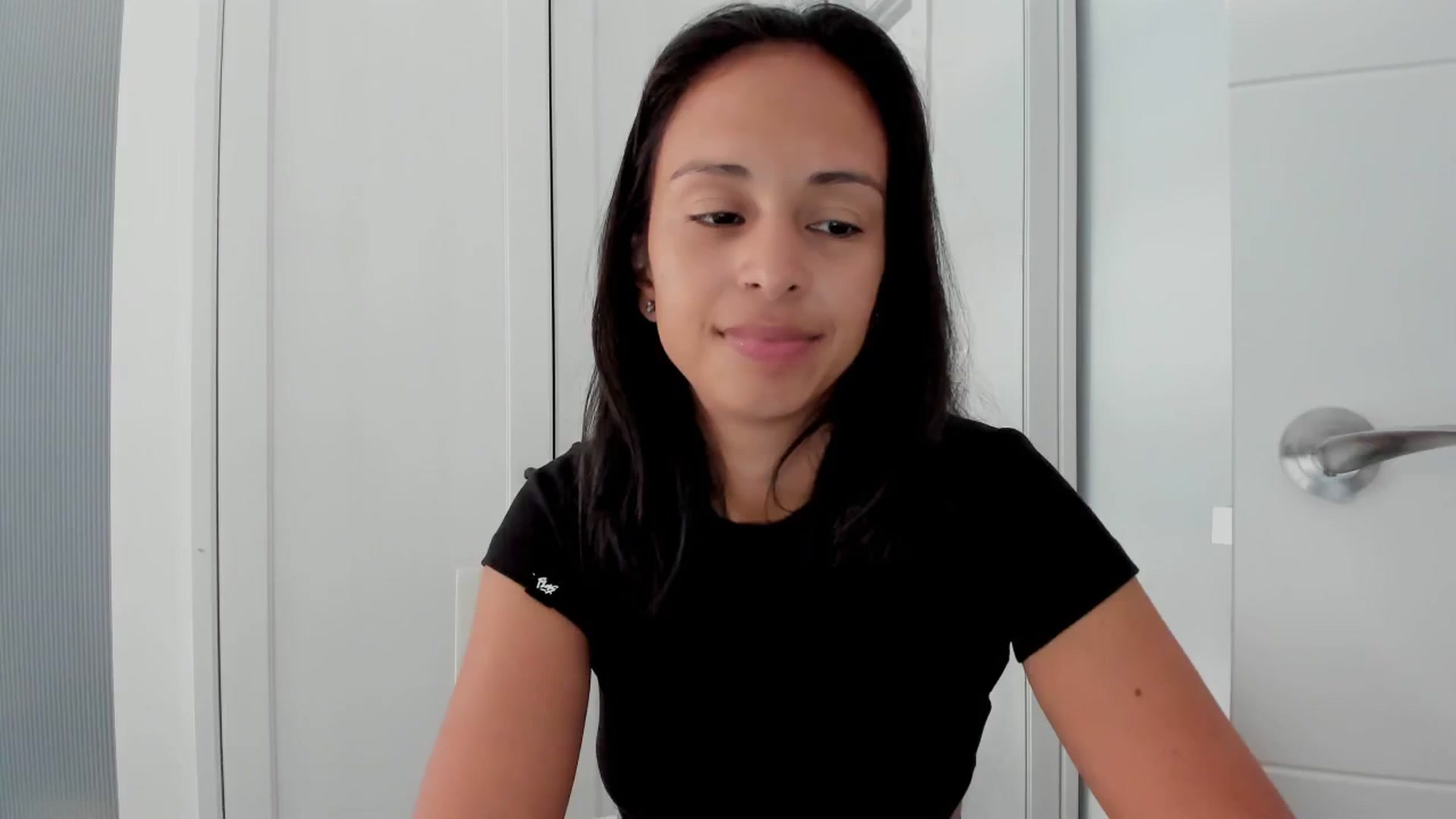 Gallery image thumbnail from Aliicia's myfreecams stream on, 08/29/2024, 10:31 image 15 of 20