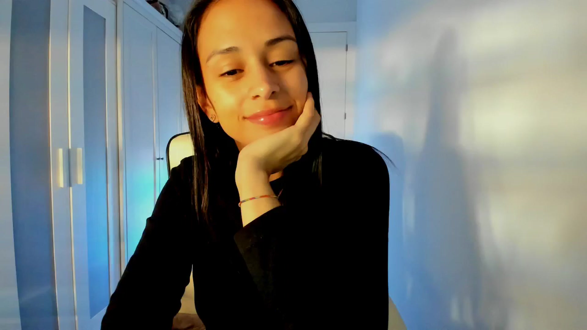 Gallery image thumbnail from Aliicia's myfreecams stream on, 12/27/2024, 12:26 image 14 of 20