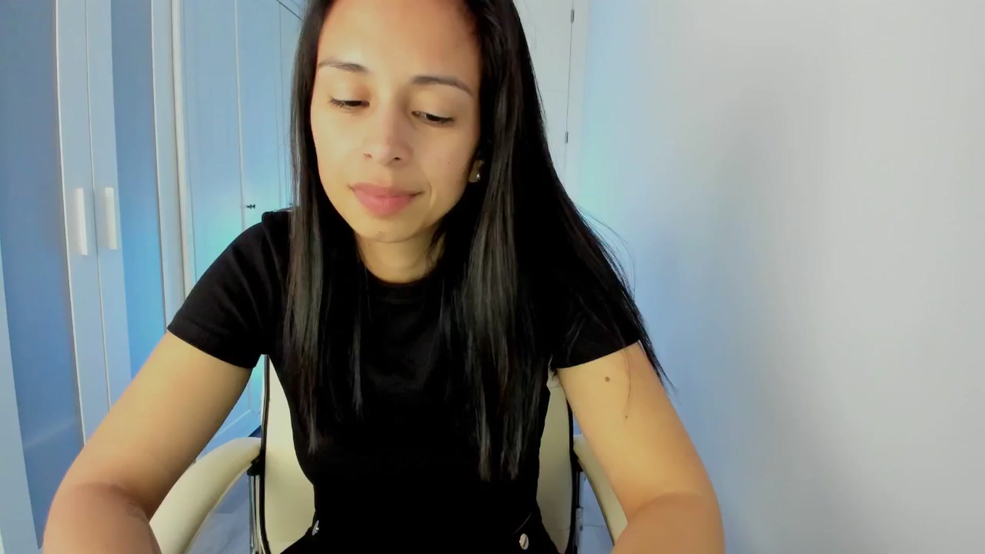 Gallery image thumbnail from Aliicia's myfreecams stream on, 02/18/2025, 17:04 image 12 of 20