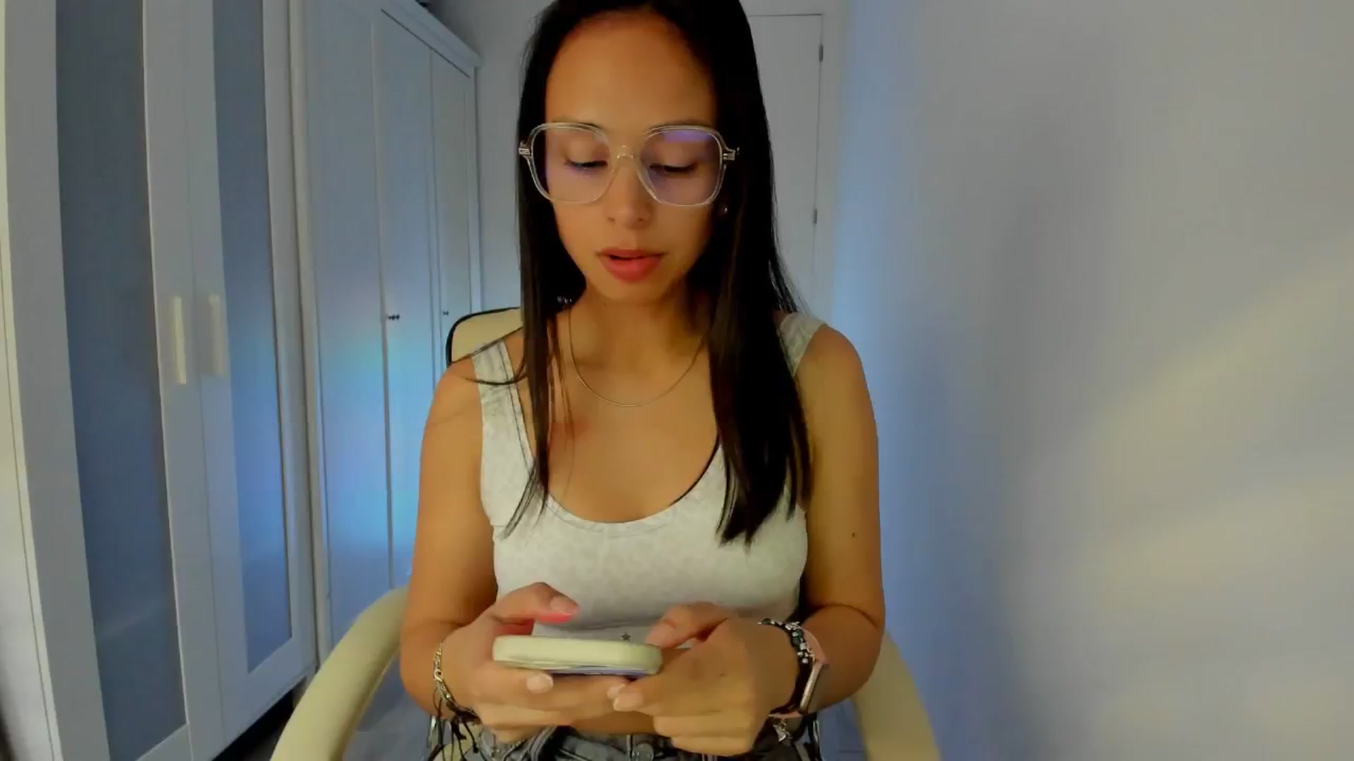 Gallery image thumbnail from Aliicia's myfreecams stream on, 02/20/2025, 17:19 image 13 of 20