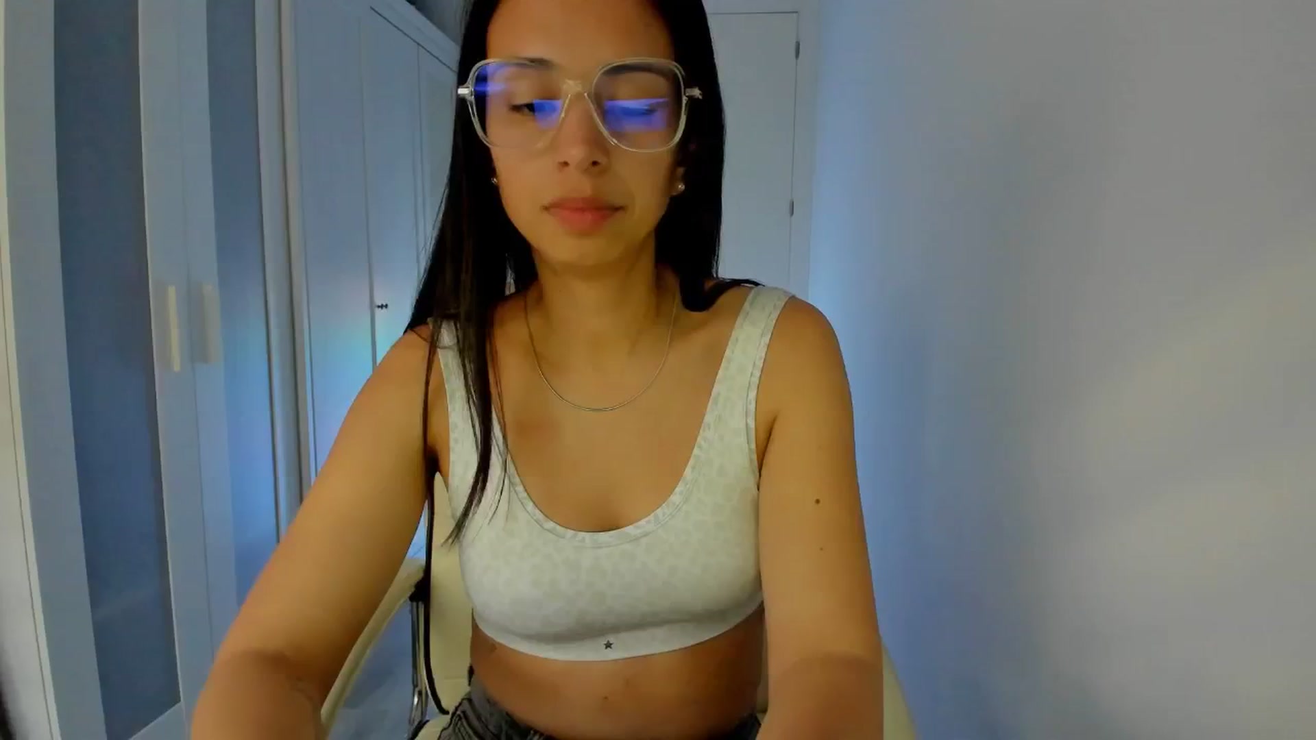 Gallery image thumbnail from Aliicia's myfreecams stream on, 02/20/2025, 17:19 image 18 of 20
