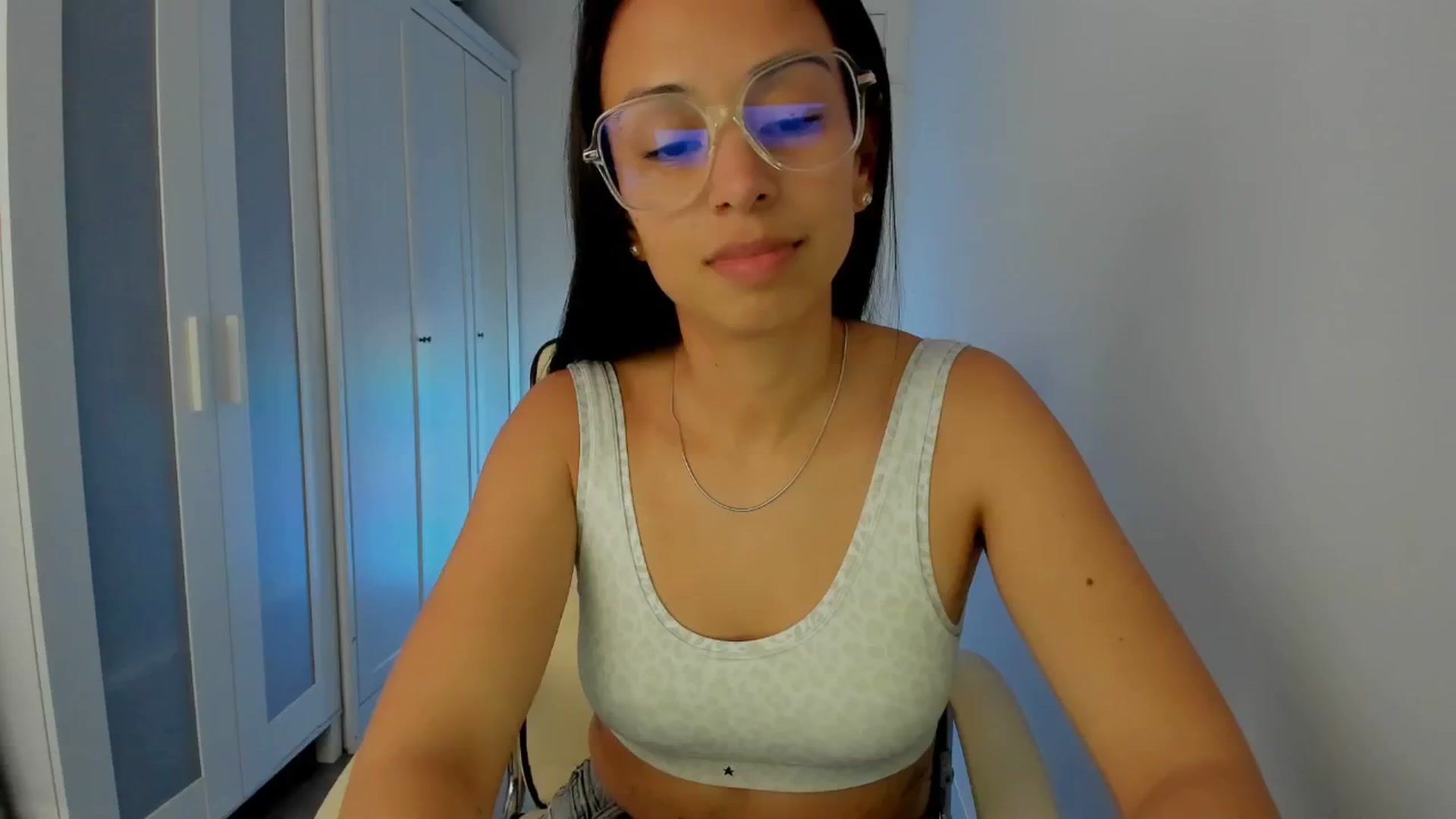 Gallery image thumbnail from Aliicia's myfreecams stream on, 02/20/2025, 17:19 image 1 of 20