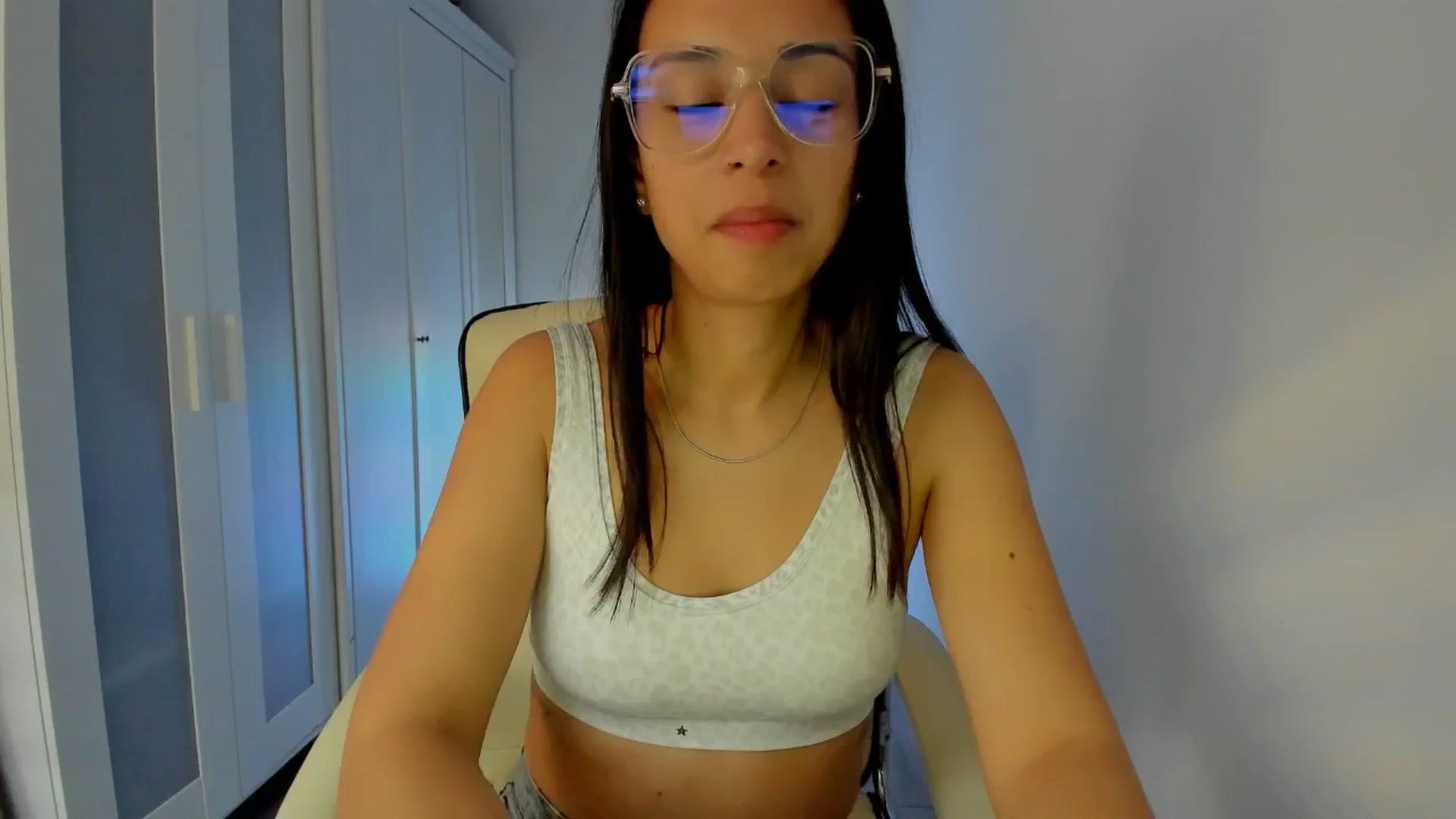 Gallery image thumbnail from Aliicia's myfreecams stream on, 02/20/2025, 17:19 image 16 of 20