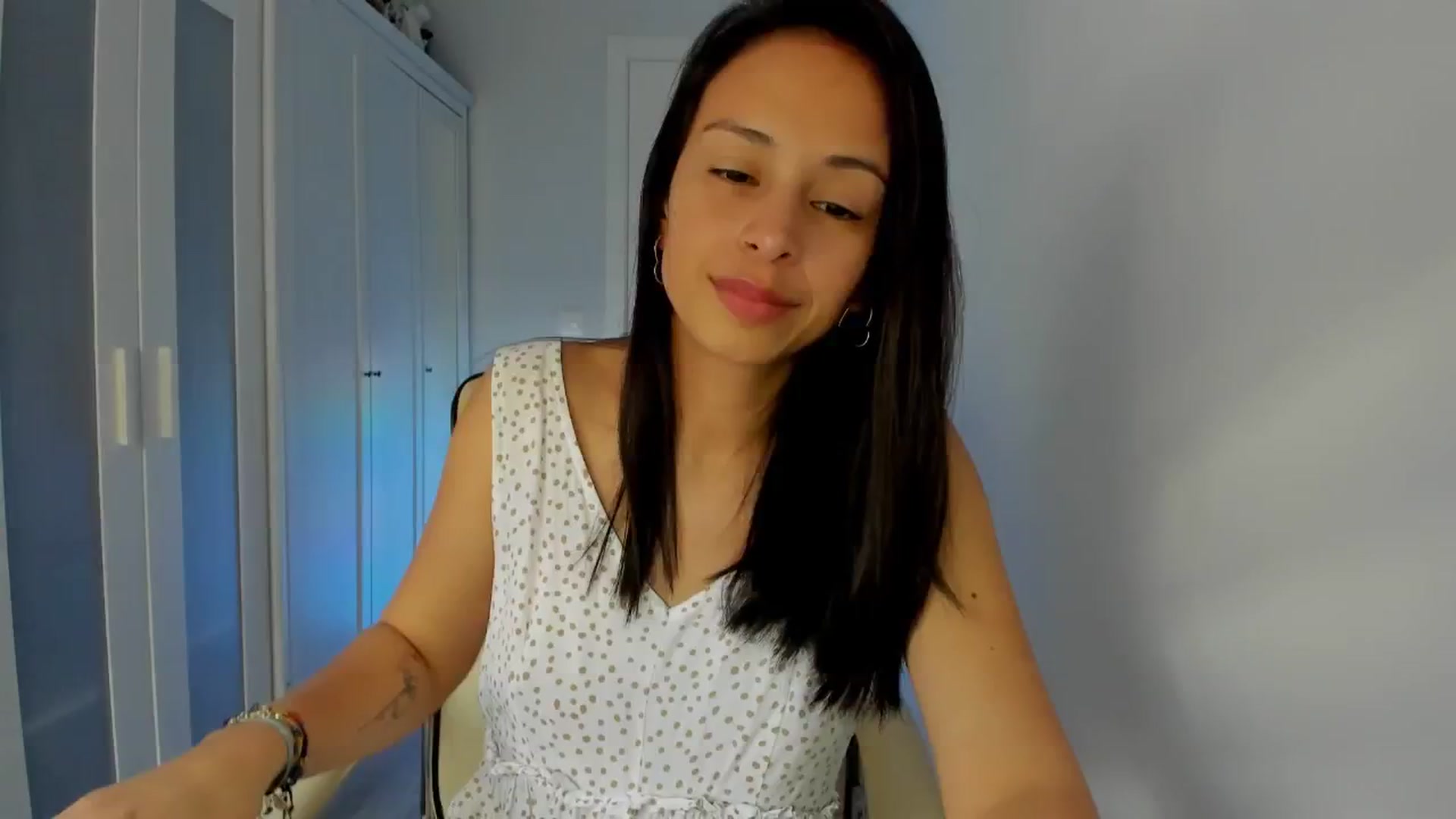 Gallery image thumbnail from Aliicia's myfreecams stream on, 02/26/2025, 16:32 image 17 of 20