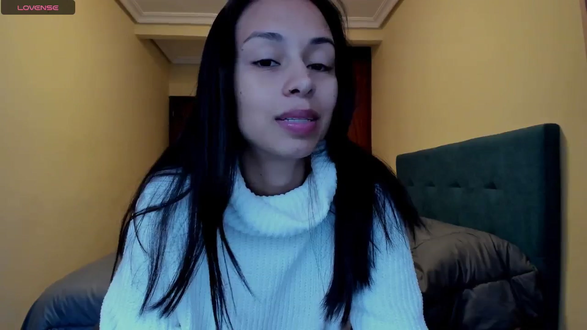 Gallery image thumbnail from Aliicia's myfreecams stream on, 03/18/2025, 10:20 image 7 of 20