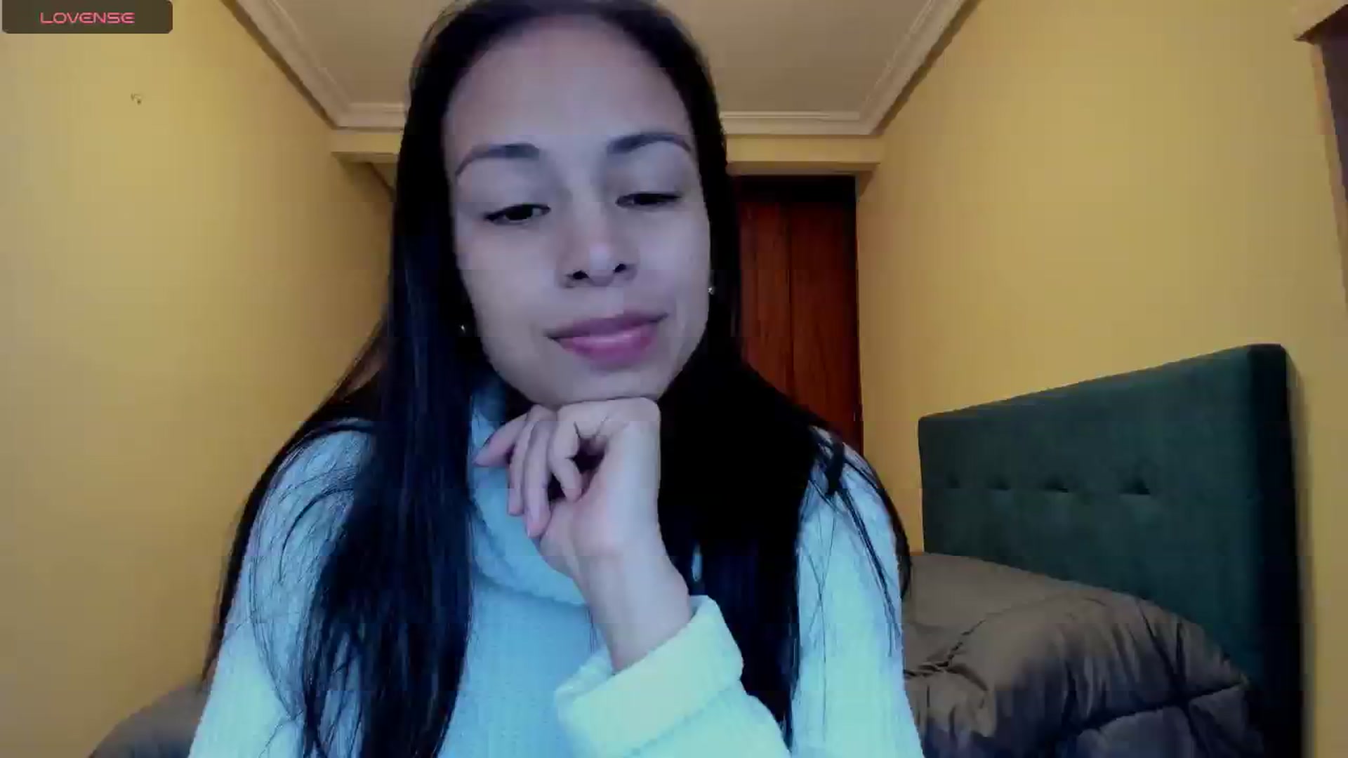 Gallery image thumbnail from Aliicia's myfreecams stream on, 03/18/2025, 10:20 image 14 of 20