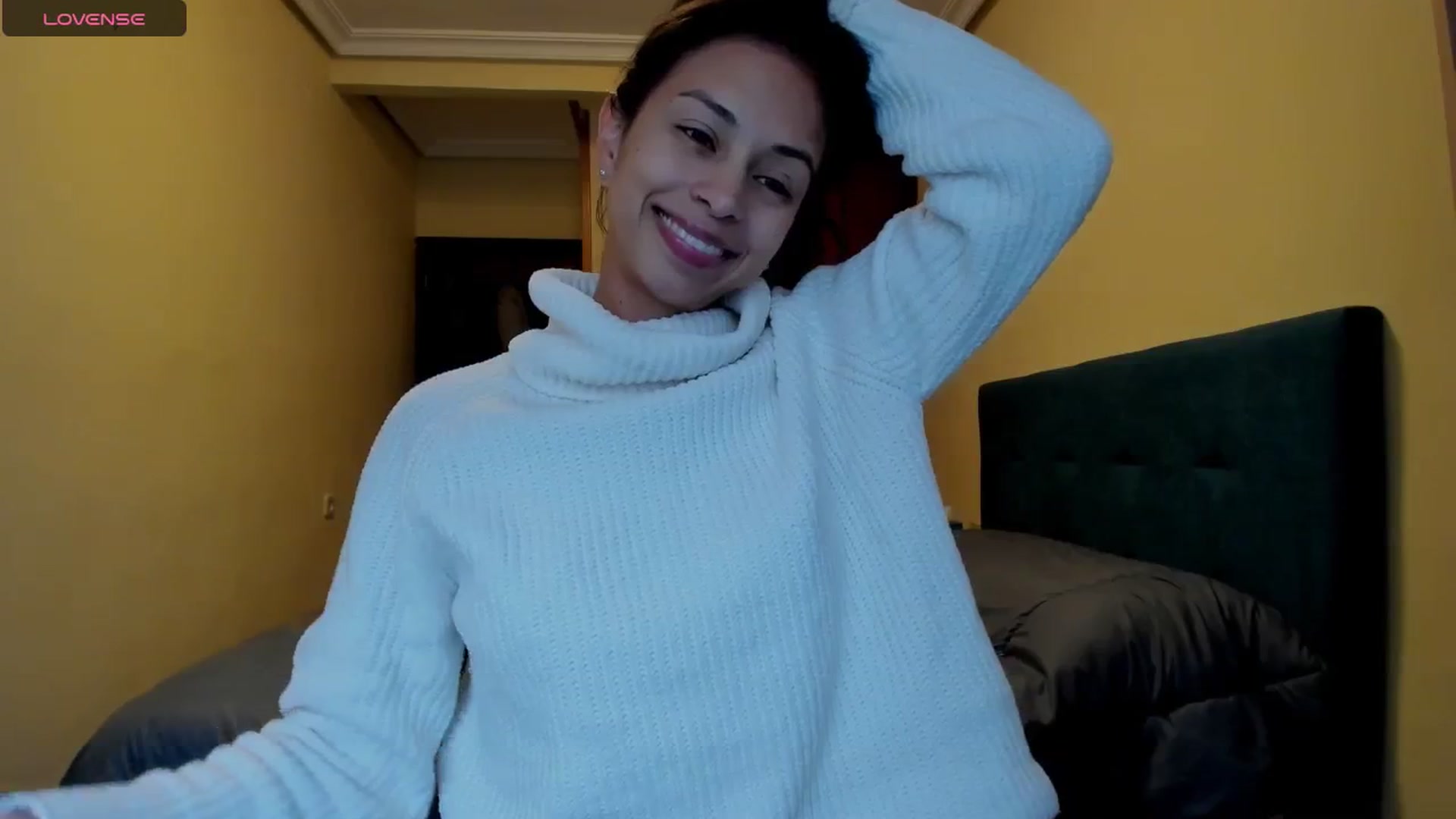 Gallery image thumbnail from Aliicia's myfreecams stream on, 03/18/2025, 10:20 image 5 of 20