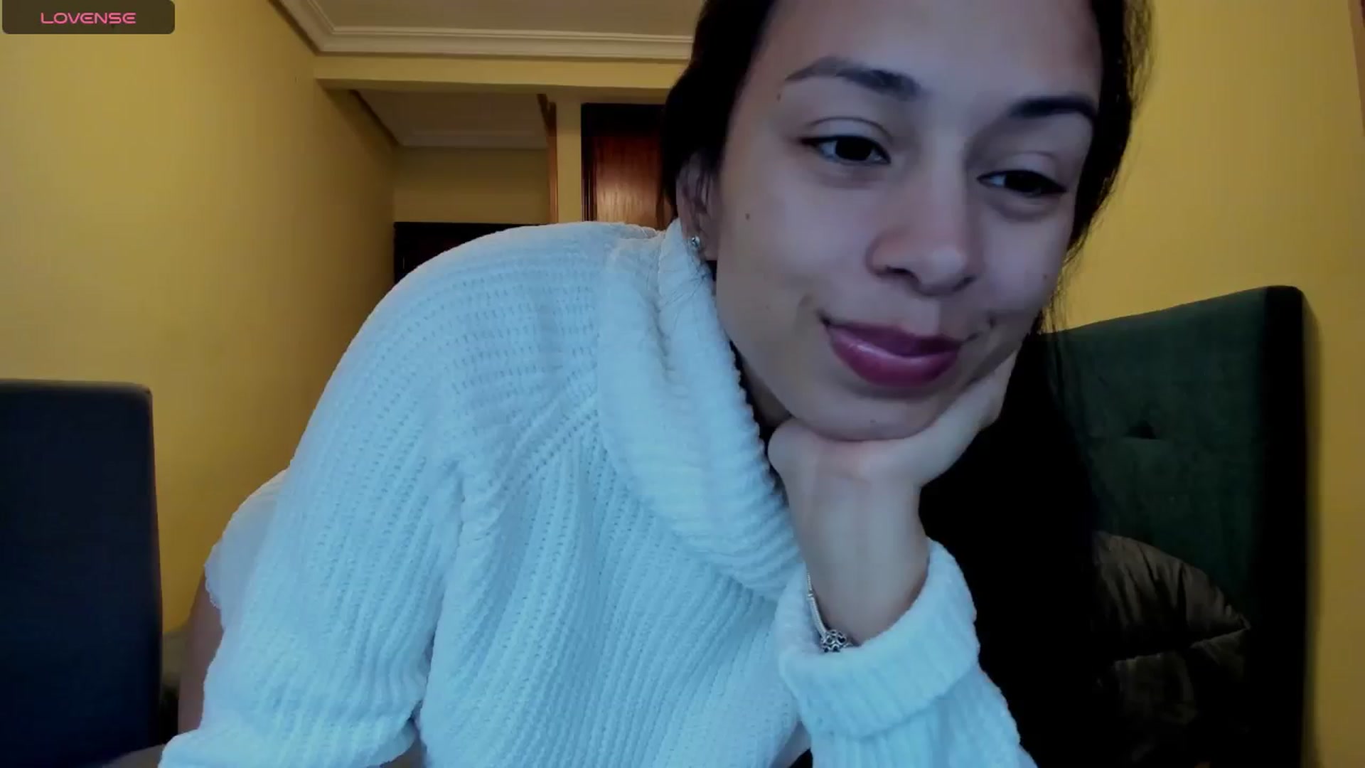 Gallery image thumbnail from Aliicia's myfreecams stream on, 03/18/2025, 10:20 image 12 of 20