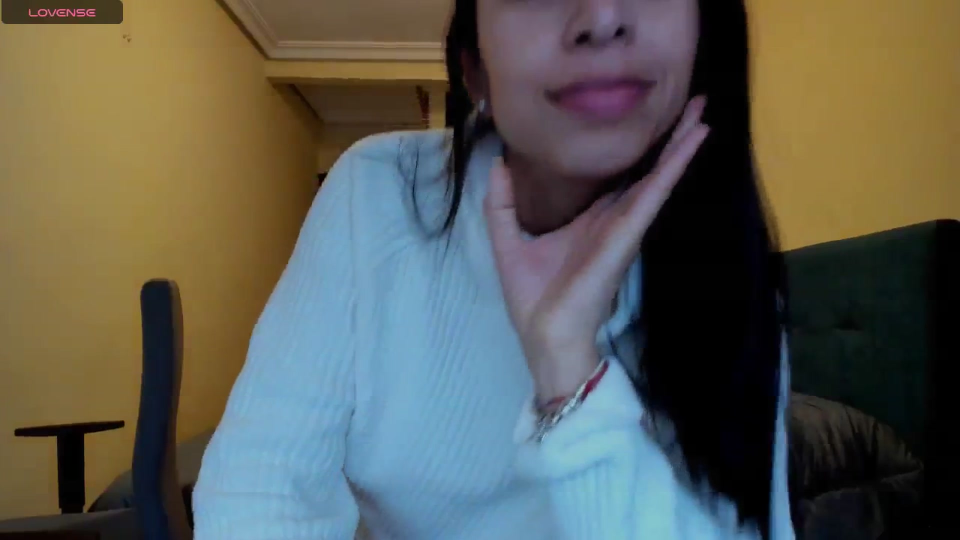 Gallery image thumbnail from Aliicia's myfreecams stream on, 03/18/2025, 12:08 image 6 of 20