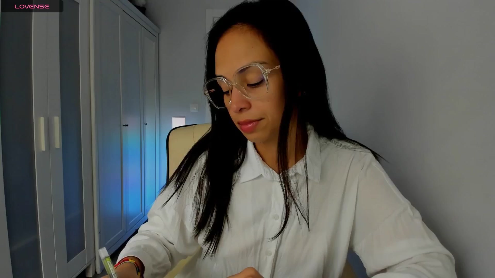 Gallery image thumbnail from Aliicia's myfreecams stream on, 03/18/2025, 18:15 image 4 of 20
