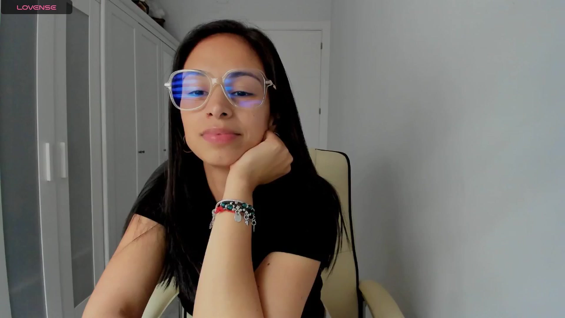 Gallery image thumbnail from Aliicia's myfreecams stream on, 03/20/2025, 17:37 image 12 of 20