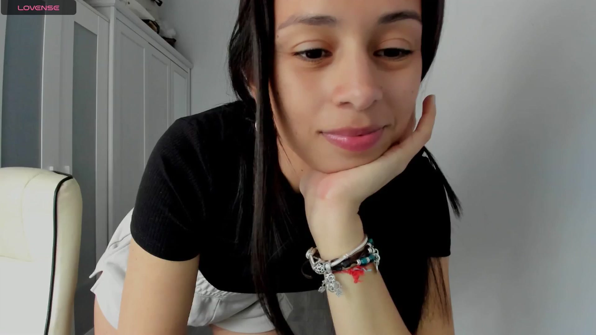 Gallery image thumbnail from Aliicia's myfreecams stream on, 03/20/2025, 17:37 image 4 of 20