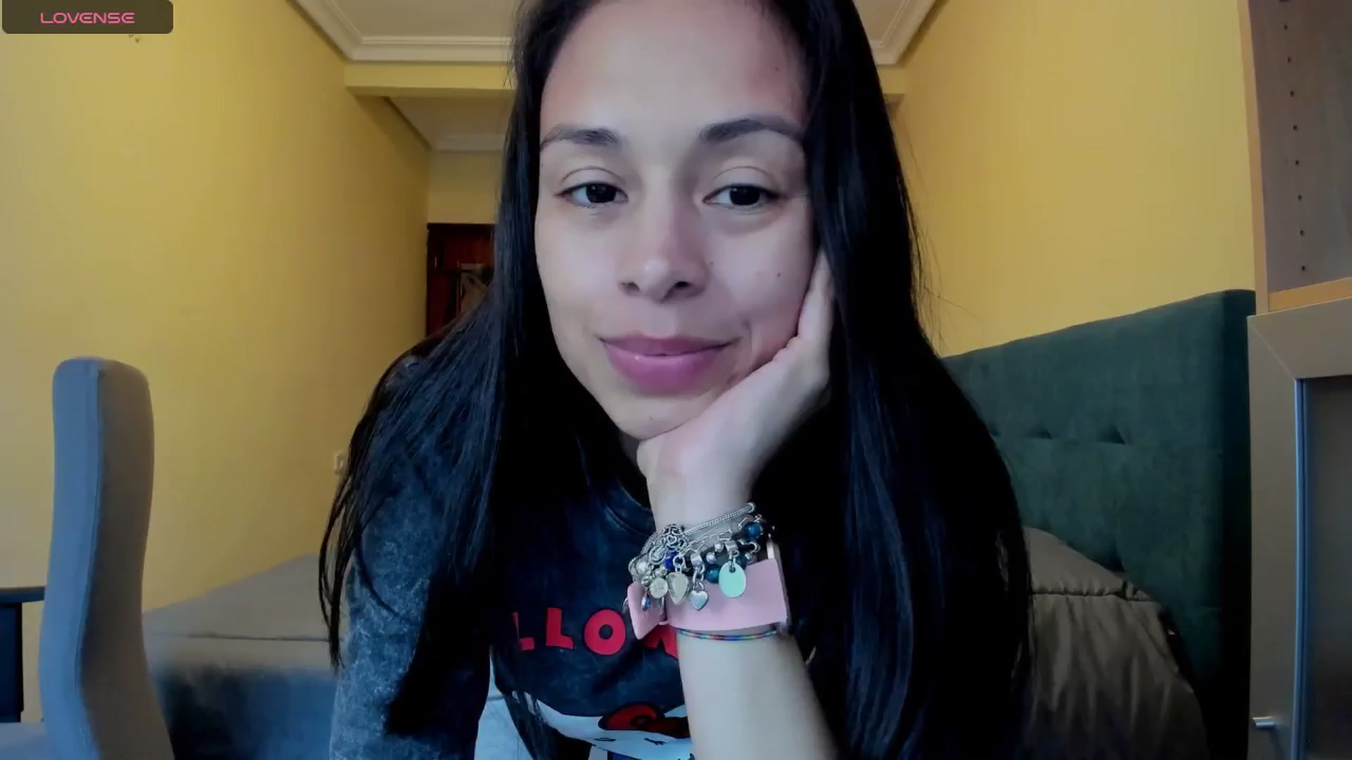 Gallery image thumbnail from Aliicia's myfreecams stream on, 04/02/2025, 10:59 image 1 of 20