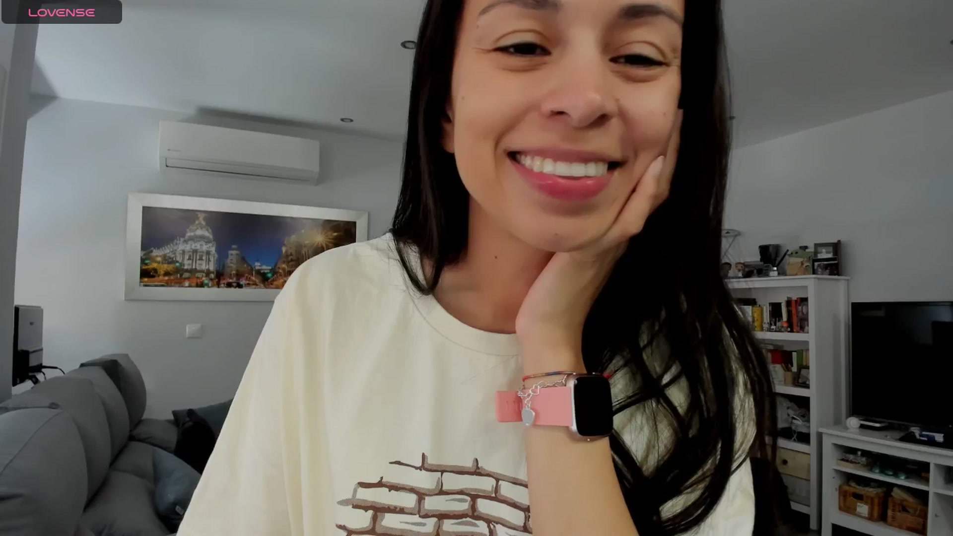 Gallery image thumbnail from Aliicia's myfreecams stream on, 04/04/2025, 11:00 image 8 of 20