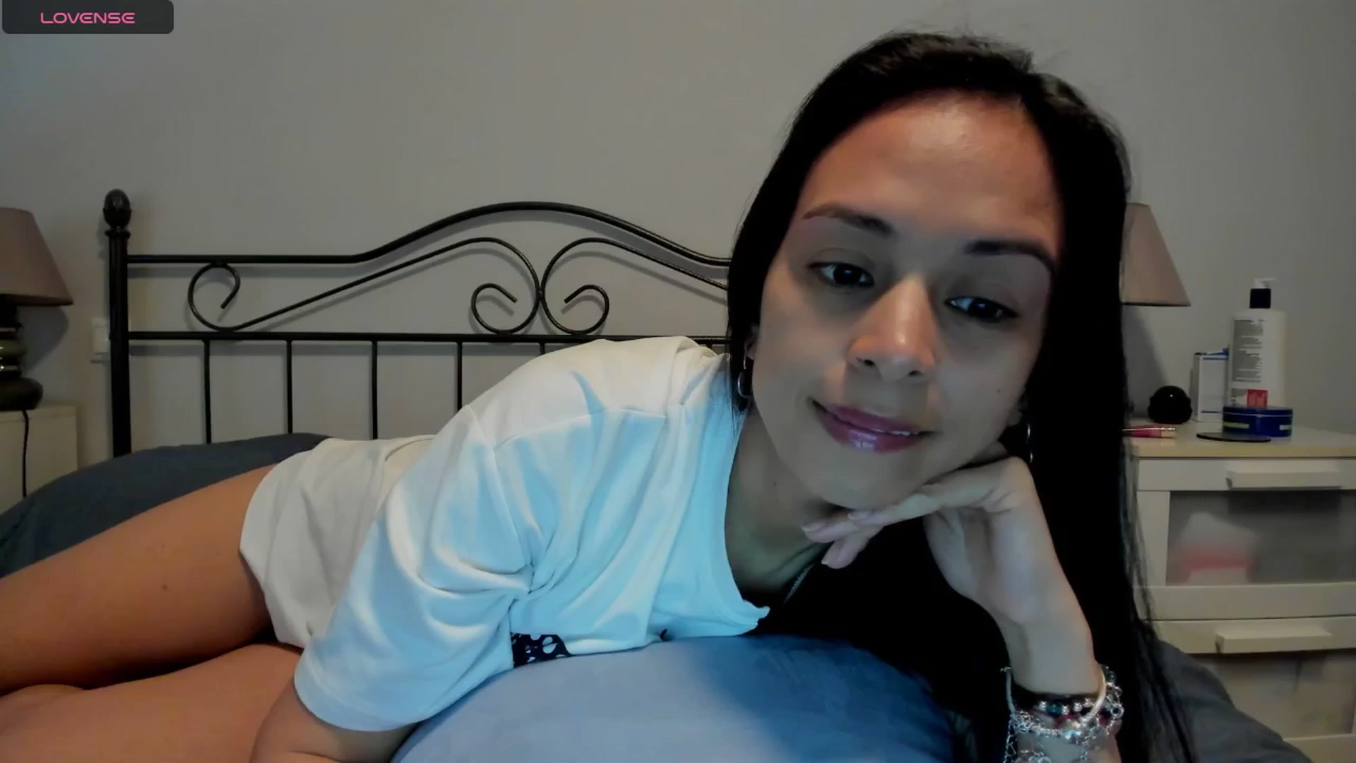 Gallery image thumbnail from Aliicia's myfreecams stream on, 04/11/2025, 10:40 image 4 of 20