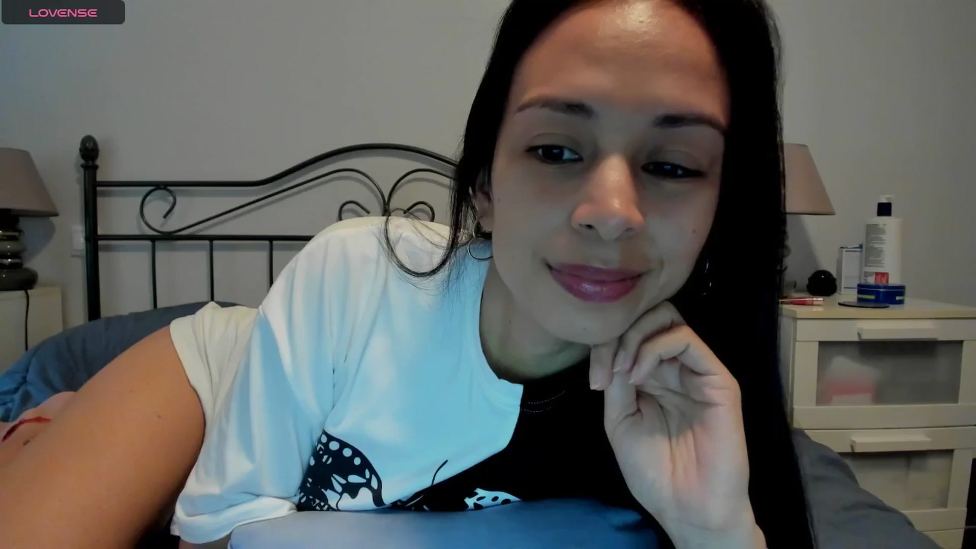 Gallery image thumbnail from Aliicia's myfreecams stream on, 04/11/2025, 10:40 image 8 of 20