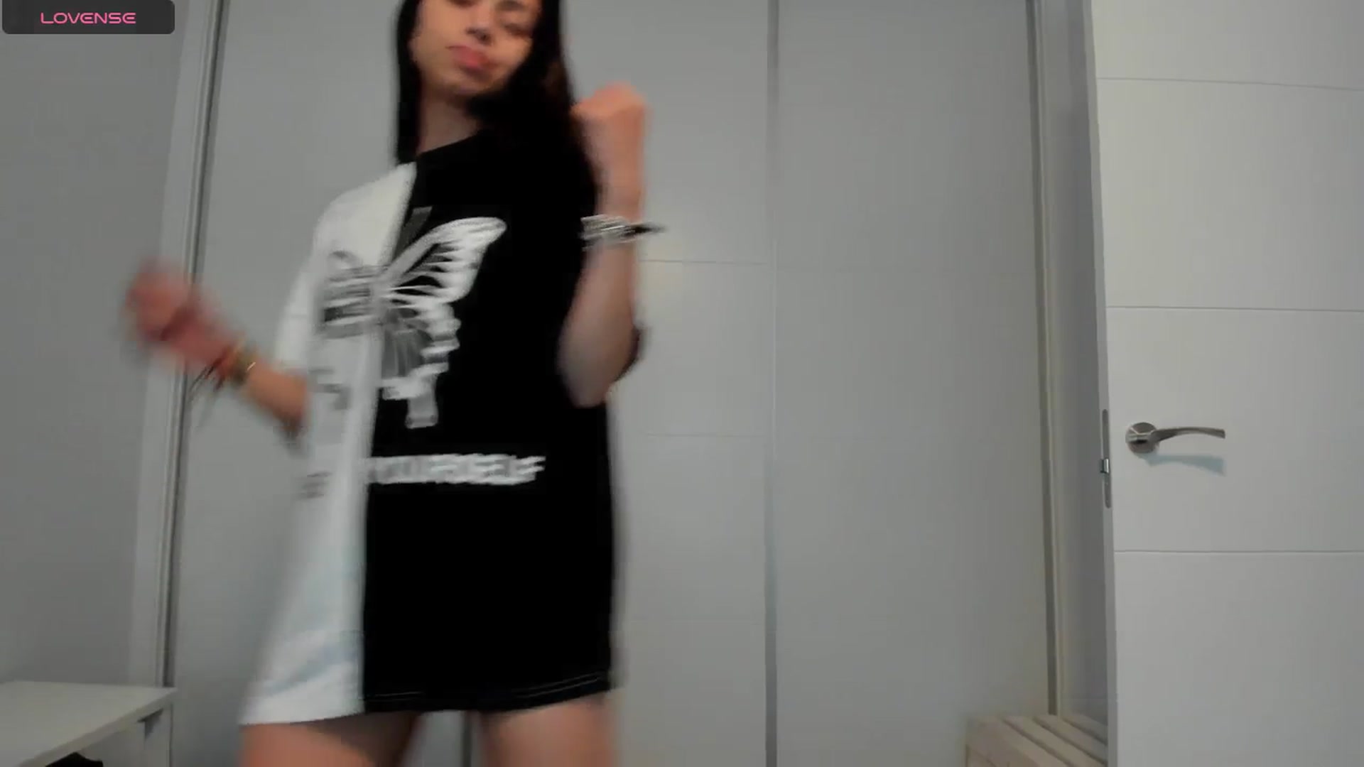 Gallery image thumbnail from Aliicia's myfreecams stream on, 04/11/2025, 10:40 image 15 of 20