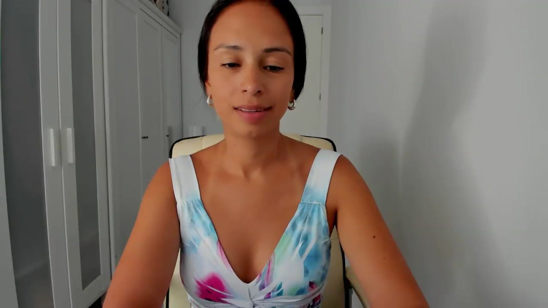 Gallery image thumbnail from Aliicia's myfreecams stream on, 08/03/2026, 17:08 image 8 of 20