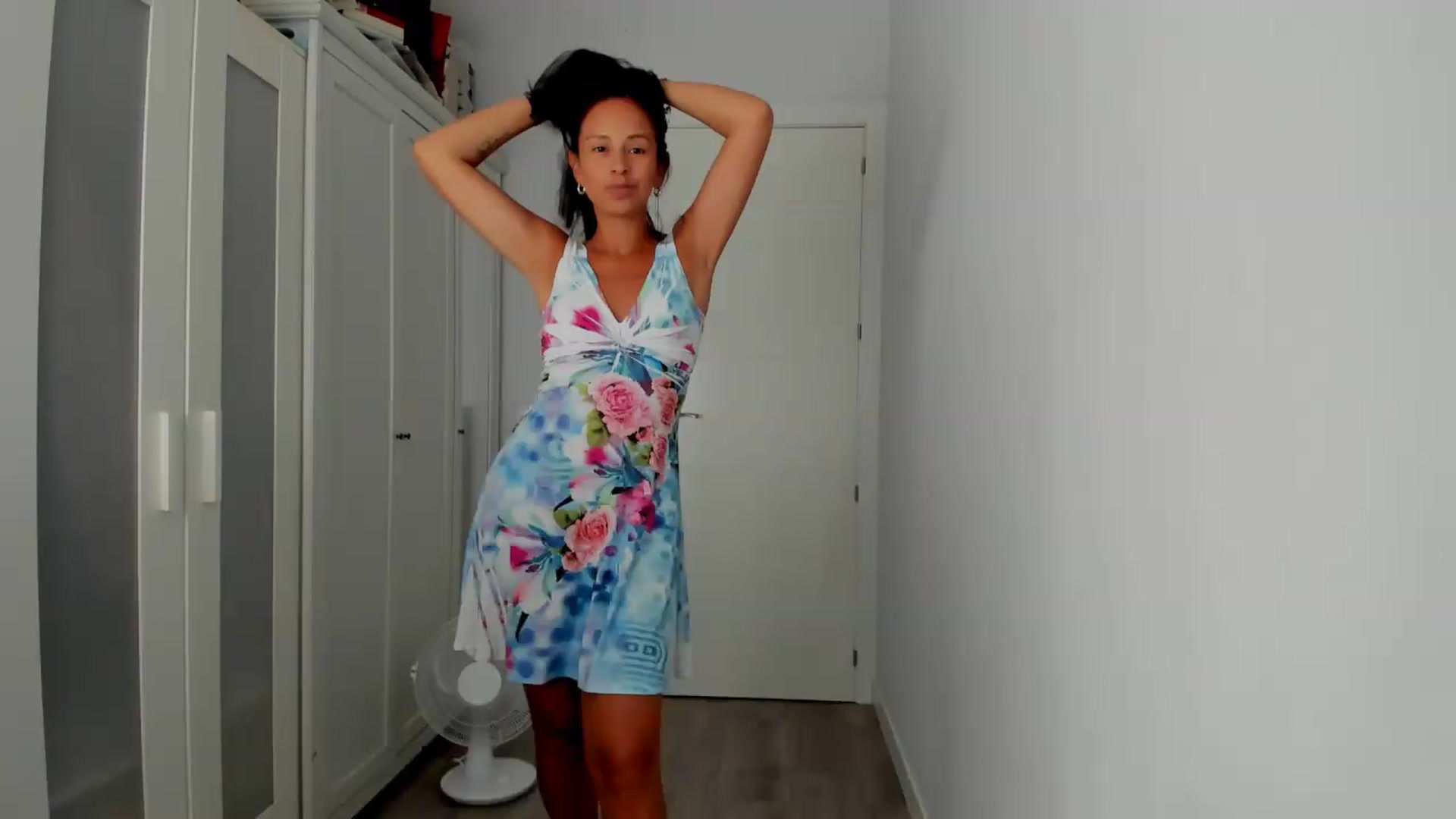 Gallery image thumbnail from Aliicia's myfreecams stream on, 08/03/2026, 17:08 image 3 of 20
