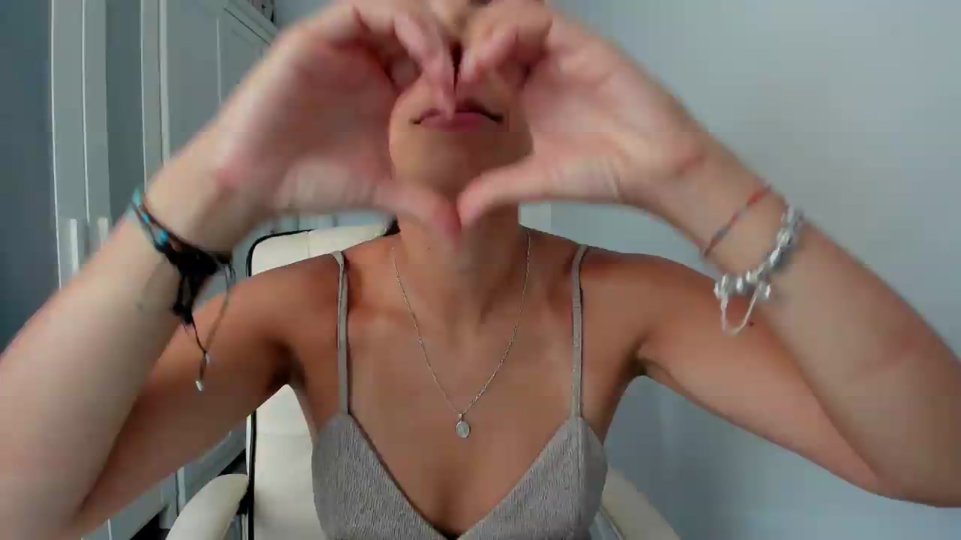 Gallery image thumbnail from Aliicia's myfreecams stream on, 08/04/2026, 11:29 image 17 of 20