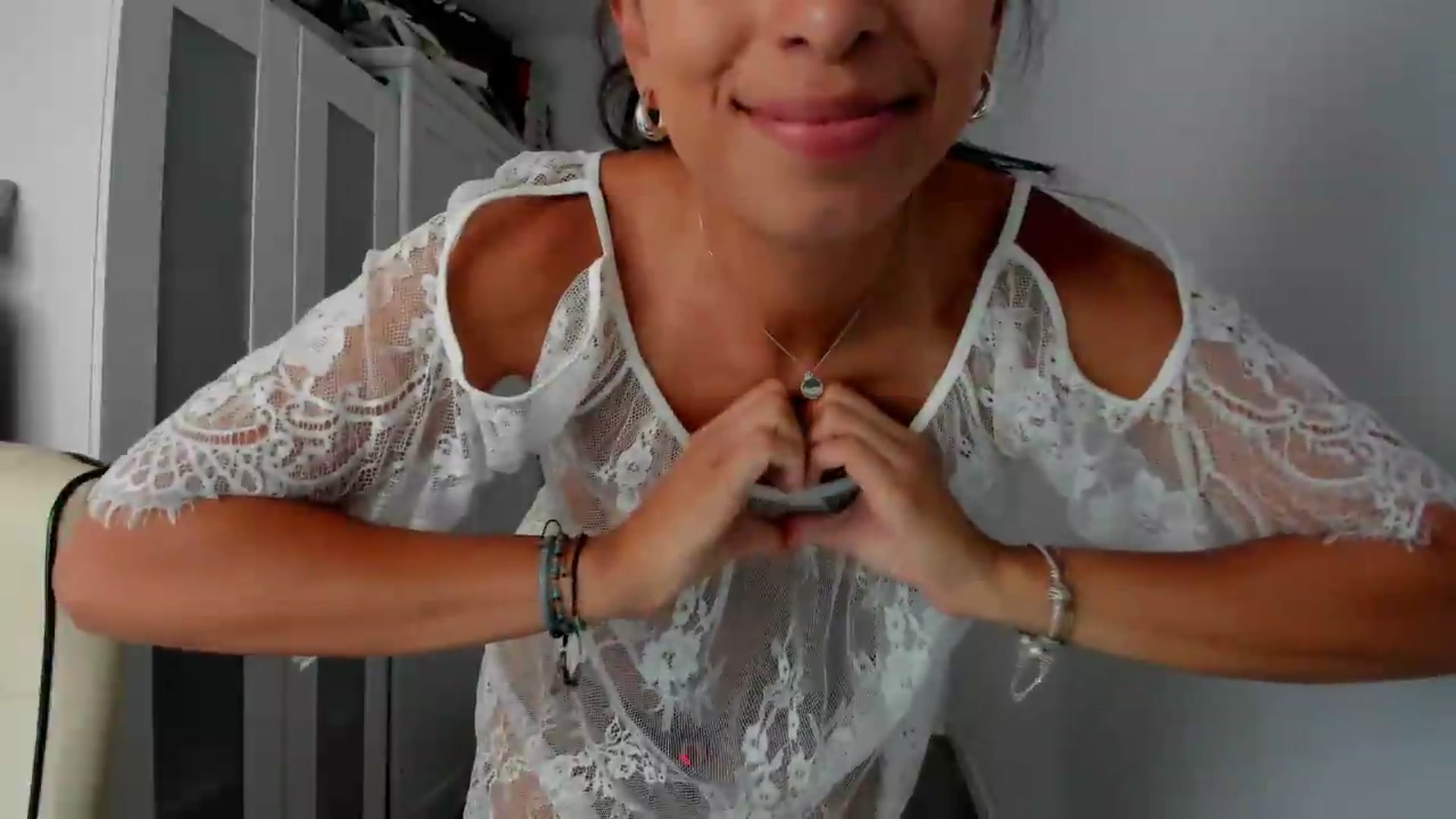 Gallery image thumbnail from Aliicia's myfreecams stream on, 08/05/2026, 11:17 image 8 of 20