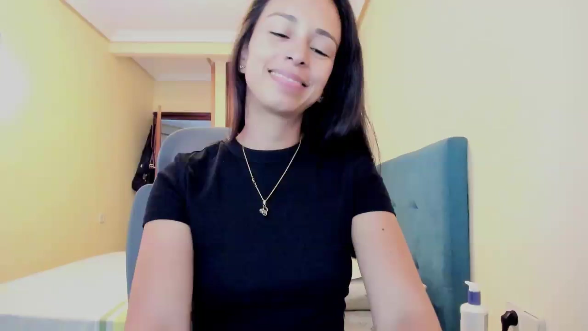 Gallery image thumbnail from Aliicia's myfreecams stream on, 09/14/2026, 11:42 image 17 of 20