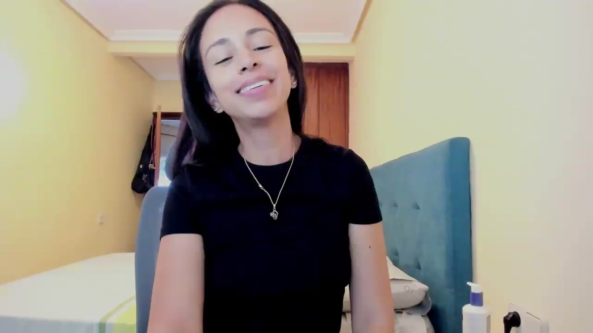 Gallery image thumbnail from Aliicia's myfreecams stream on, 09/14/2026, 11:42 image 14 of 20