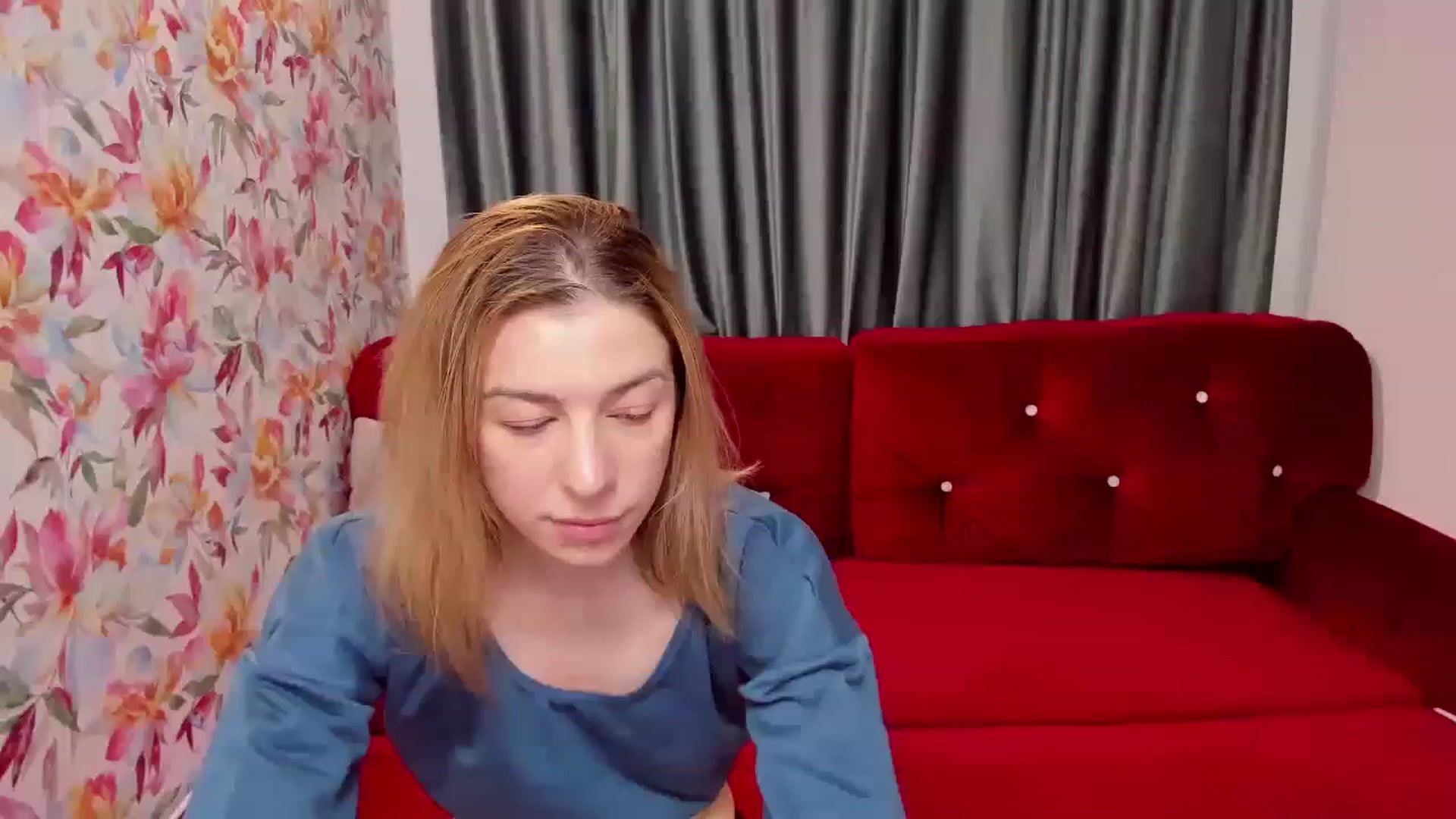 Gallery image thumbnail from AlinaBlank's myfreecams stream on, 12/25/2022, 15:33 image 15 of 20