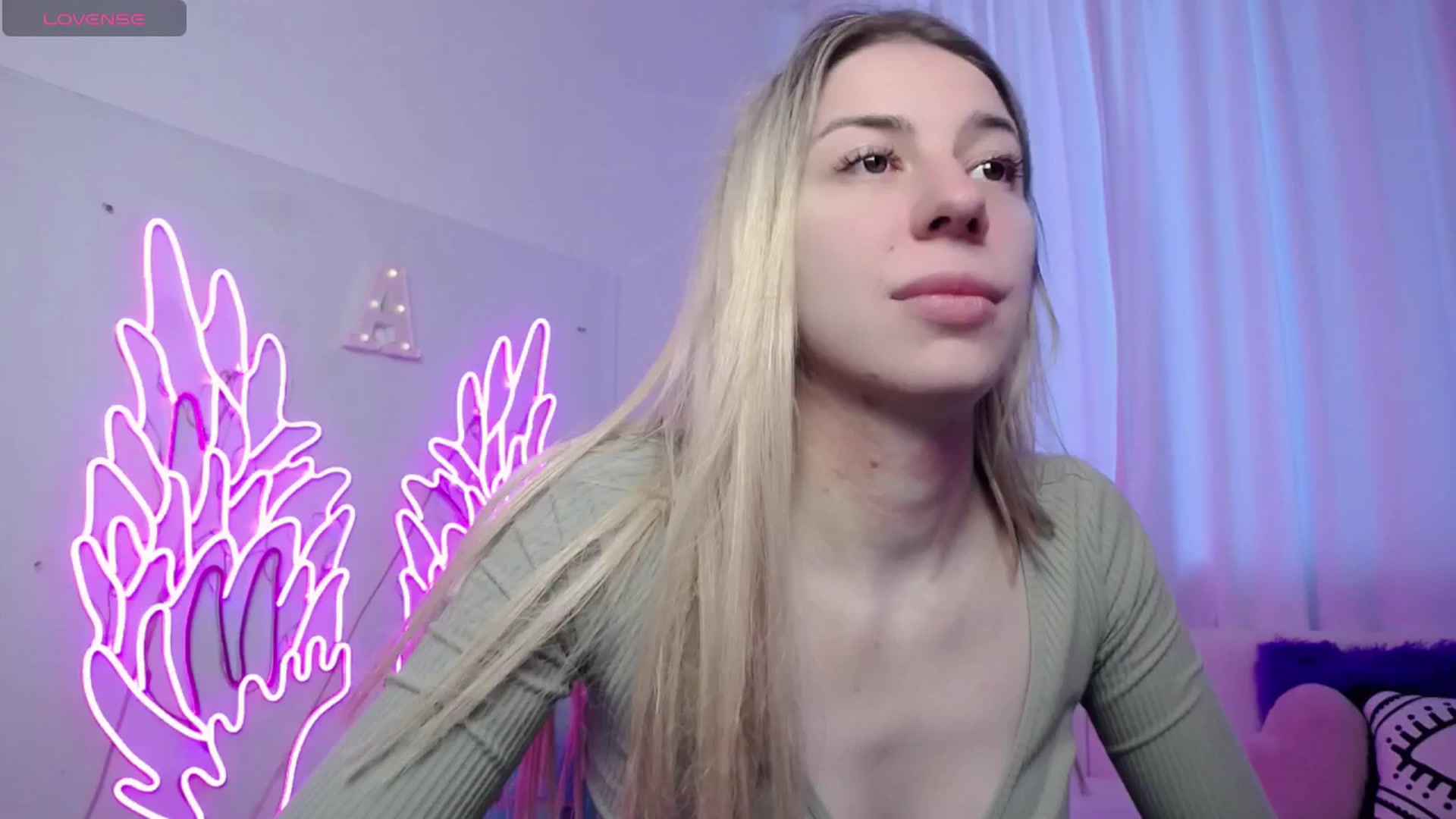 Gallery image thumbnail from AlinaBlank's myfreecams stream on, 08/03/2025, 10:25 image 7 of 20