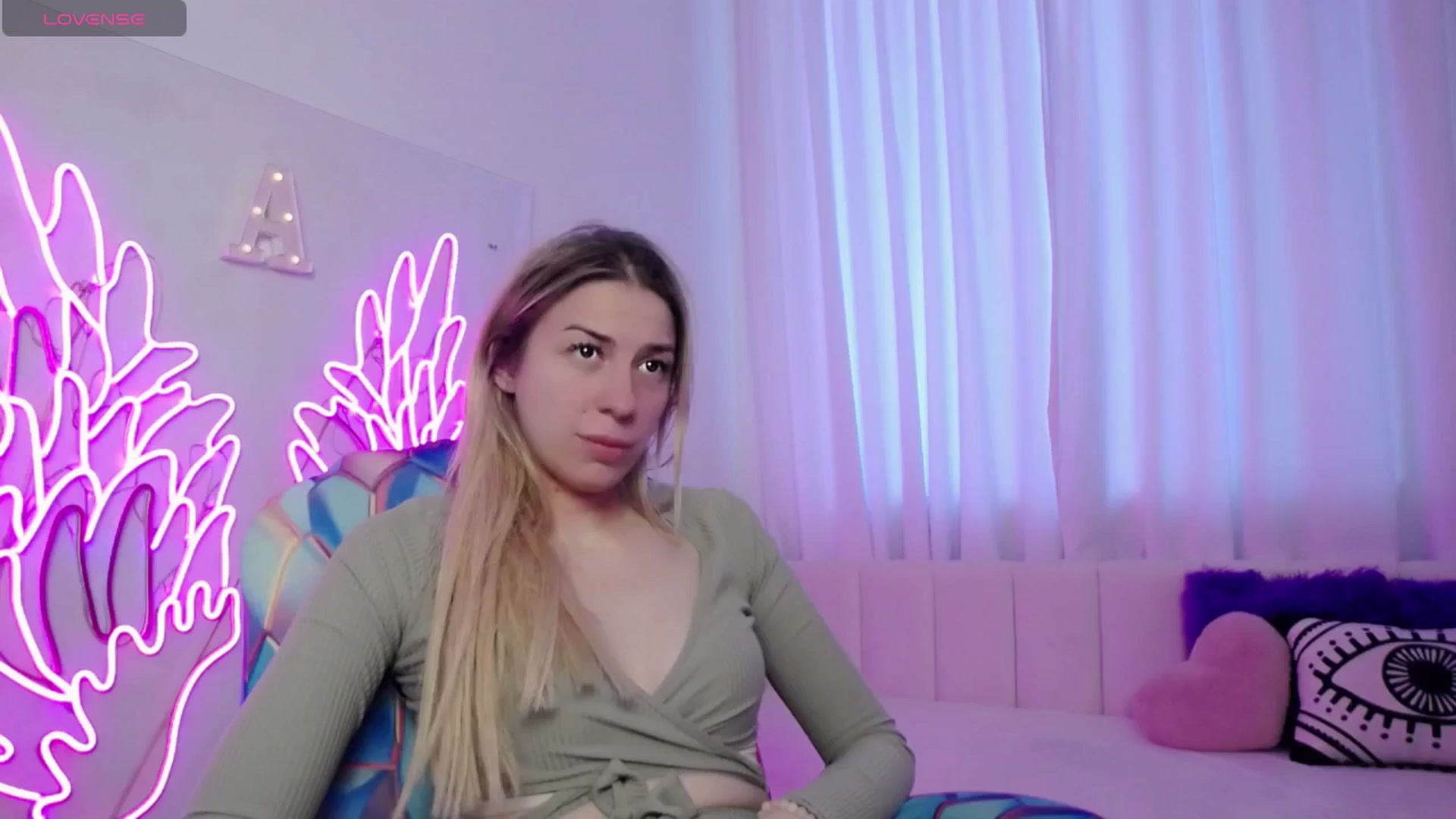 Gallery image thumbnail from AlinaBlank's myfreecams stream on, 08/03/2025, 10:25 image 20 of 20