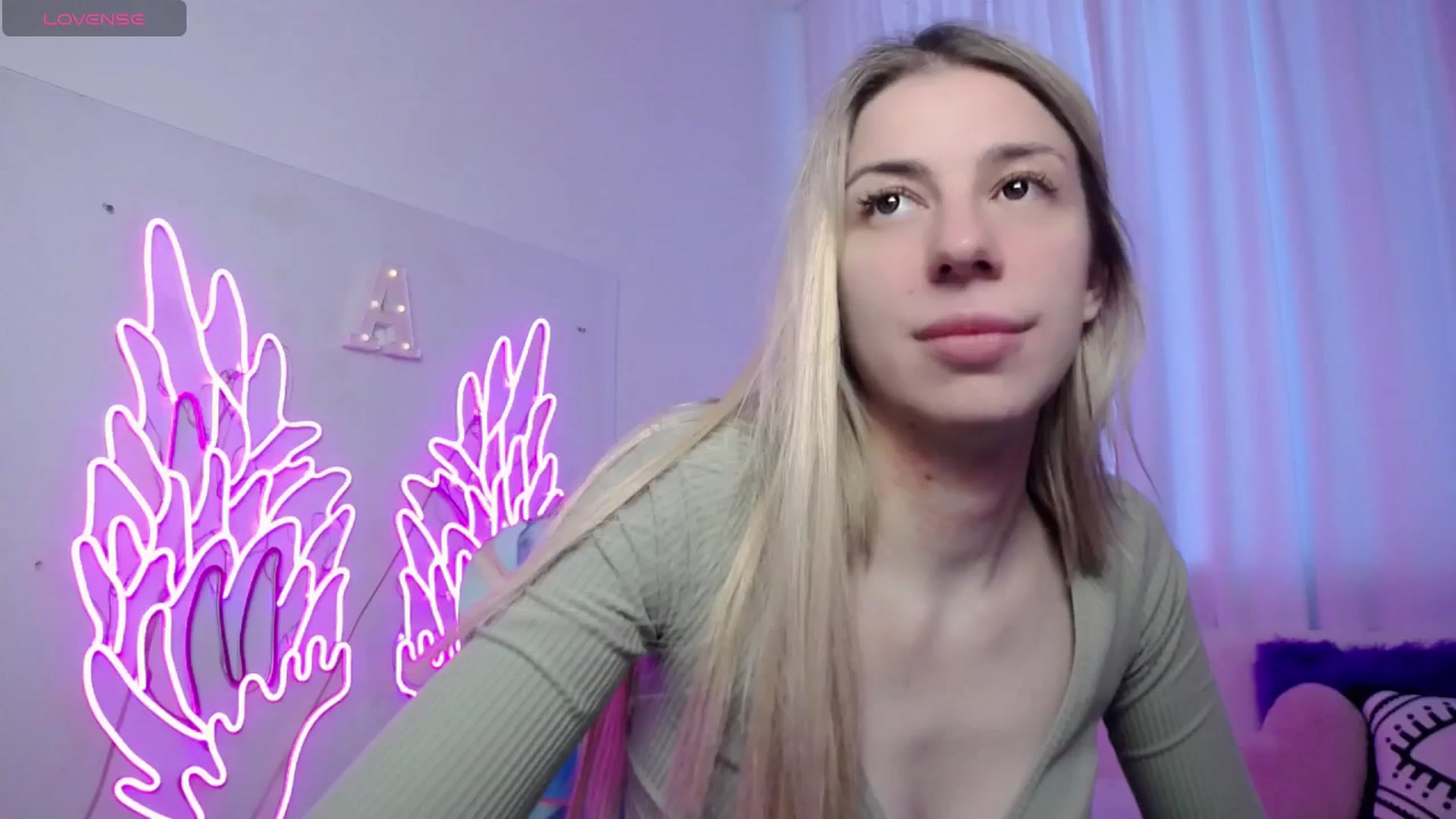 Gallery image thumbnail from AlinaBlank's myfreecams stream on, 08/03/2025, 10:25 image 8 of 20