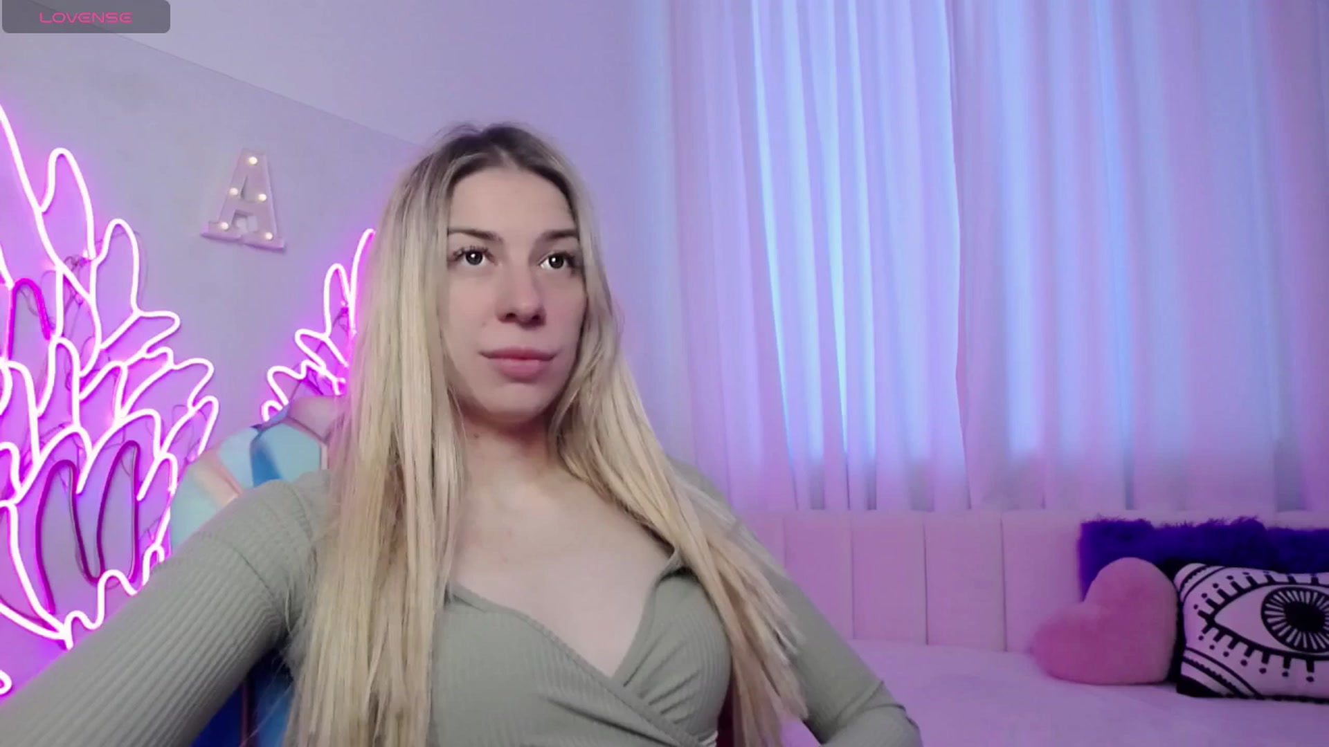 Gallery image thumbnail from AlinaBlank's myfreecams stream on, 08/03/2025, 10:25 image 11 of 20