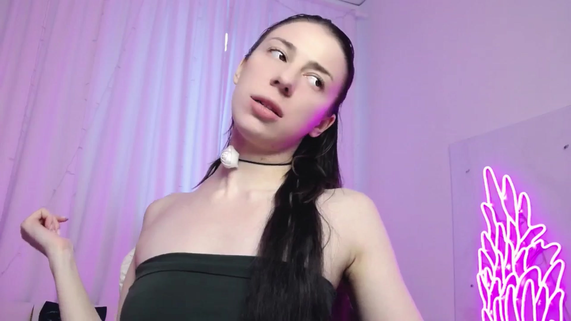 Gallery image thumbnail from AlinaBlank's myfreecams stream on, 12/22/2025, 12:04 image 17 of 20