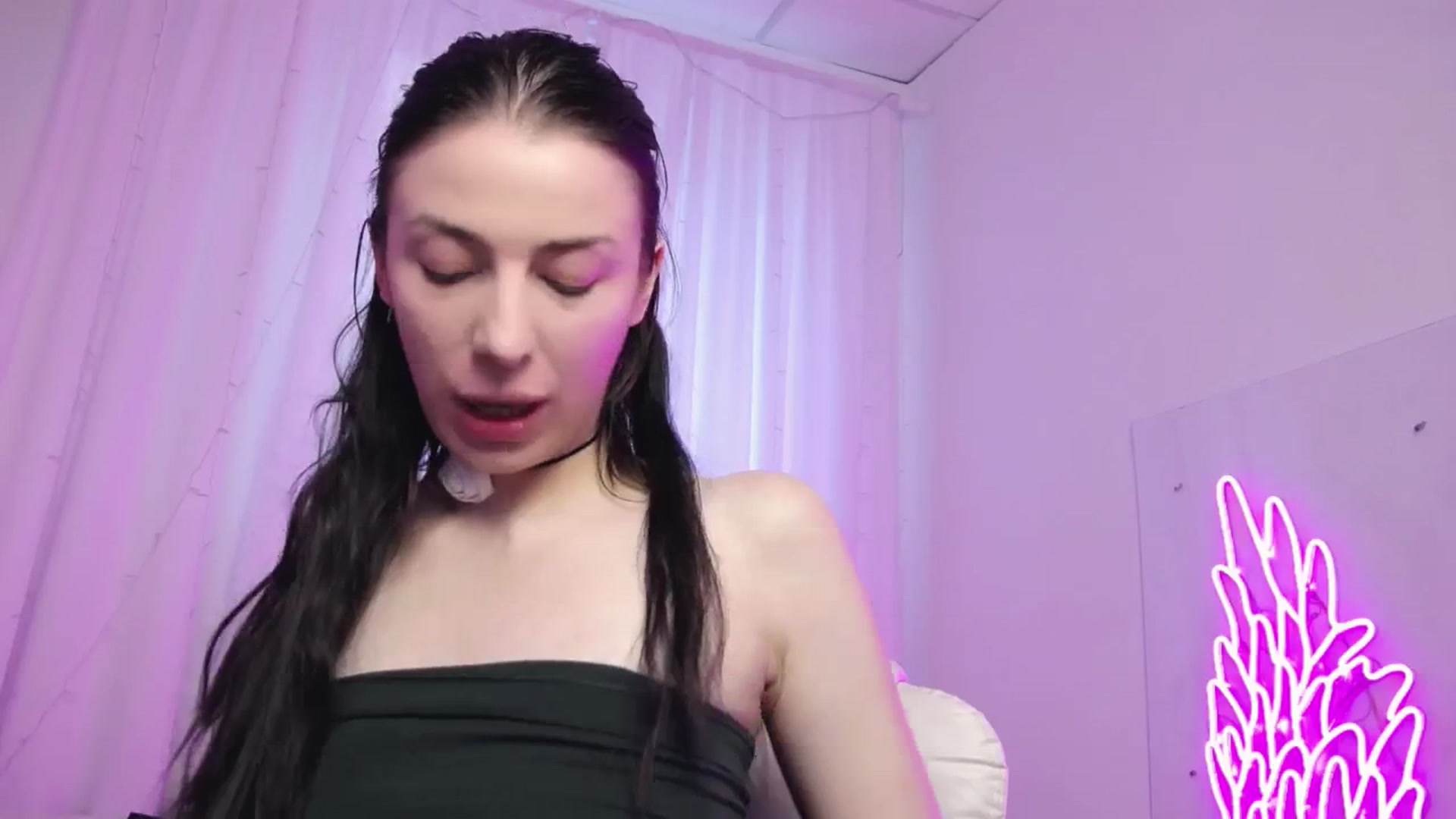 Gallery image thumbnail from AlinaBlank's myfreecams stream on, 12/22/2025, 13:23 image 2 of 20