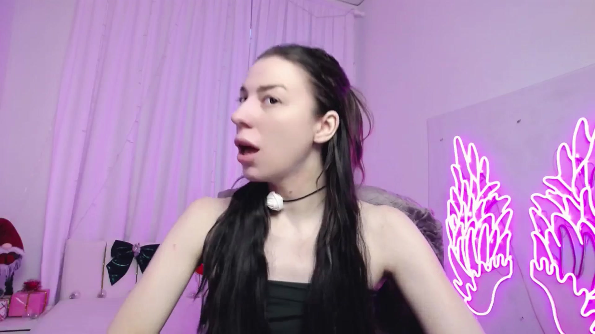 Gallery image thumbnail from AlinaBlank's myfreecams stream on, 12/22/2025, 14:57 image 2 of 20