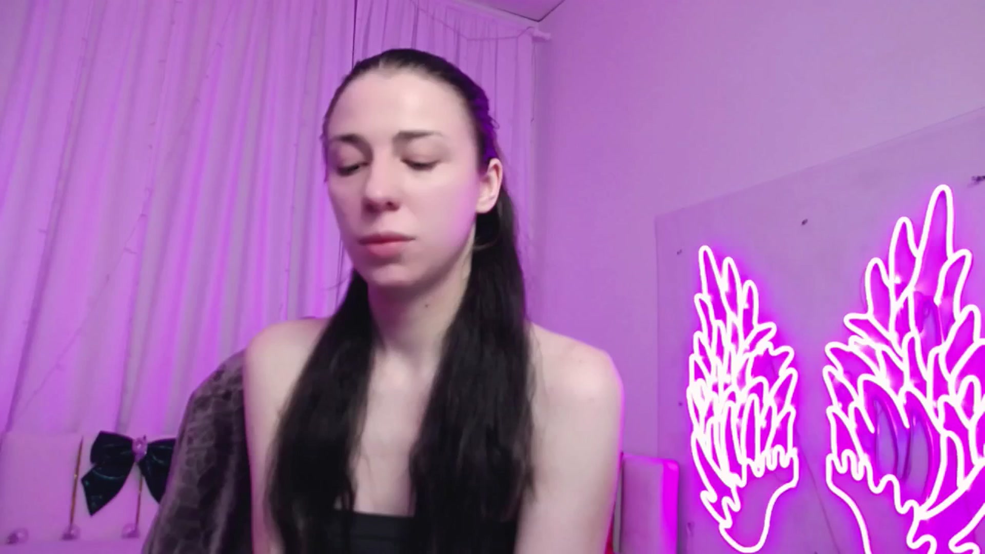 Gallery image thumbnail from AlinaBlank's myfreecams stream on, 12/22/2025, 19:57 image 3 of 20