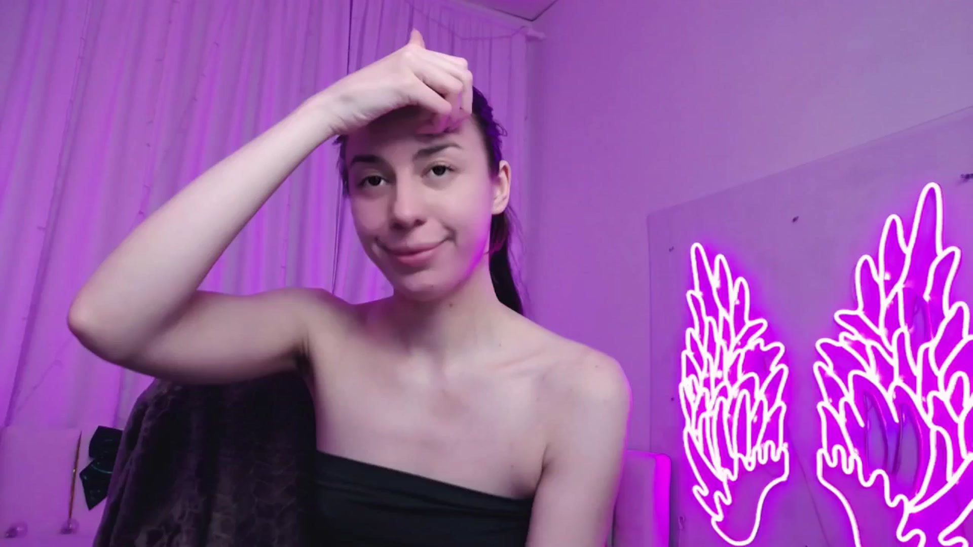 Gallery image thumbnail from AlinaBlank's myfreecams stream on, 12/22/2025, 19:57 image 6 of 20