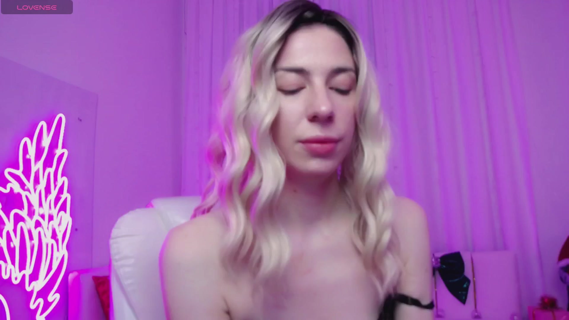 Gallery image thumbnail from AlinaBlank's myfreecams stream on, 12/23/2025, 14:10 image 19 of 20
