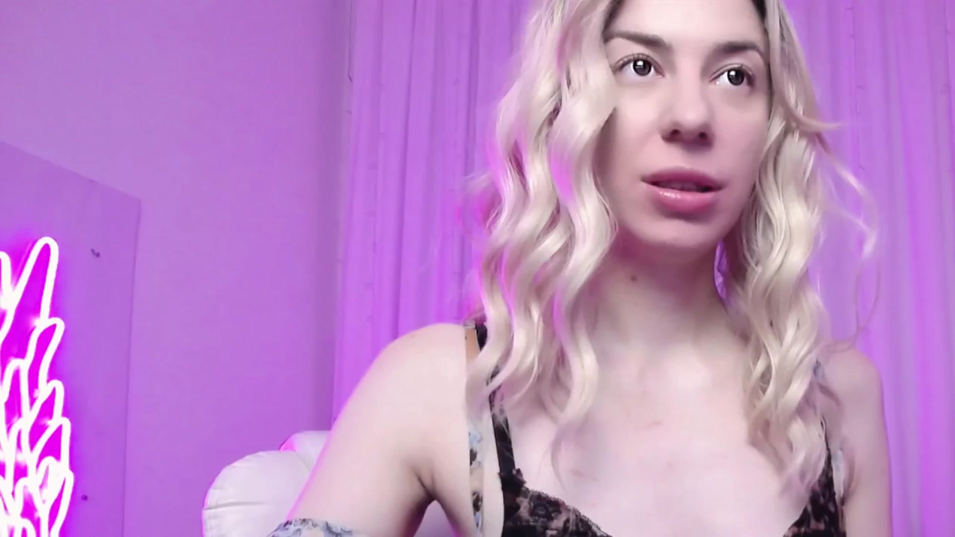 Gallery image thumbnail from AlinaBlank's myfreecams stream on, 12/23/2025, 15:50 image 3 of 20