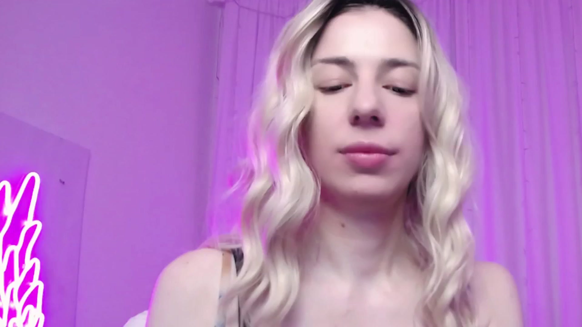 Gallery image thumbnail from AlinaBlank's myfreecams stream on, 12/23/2025, 15:50 image 5 of 20