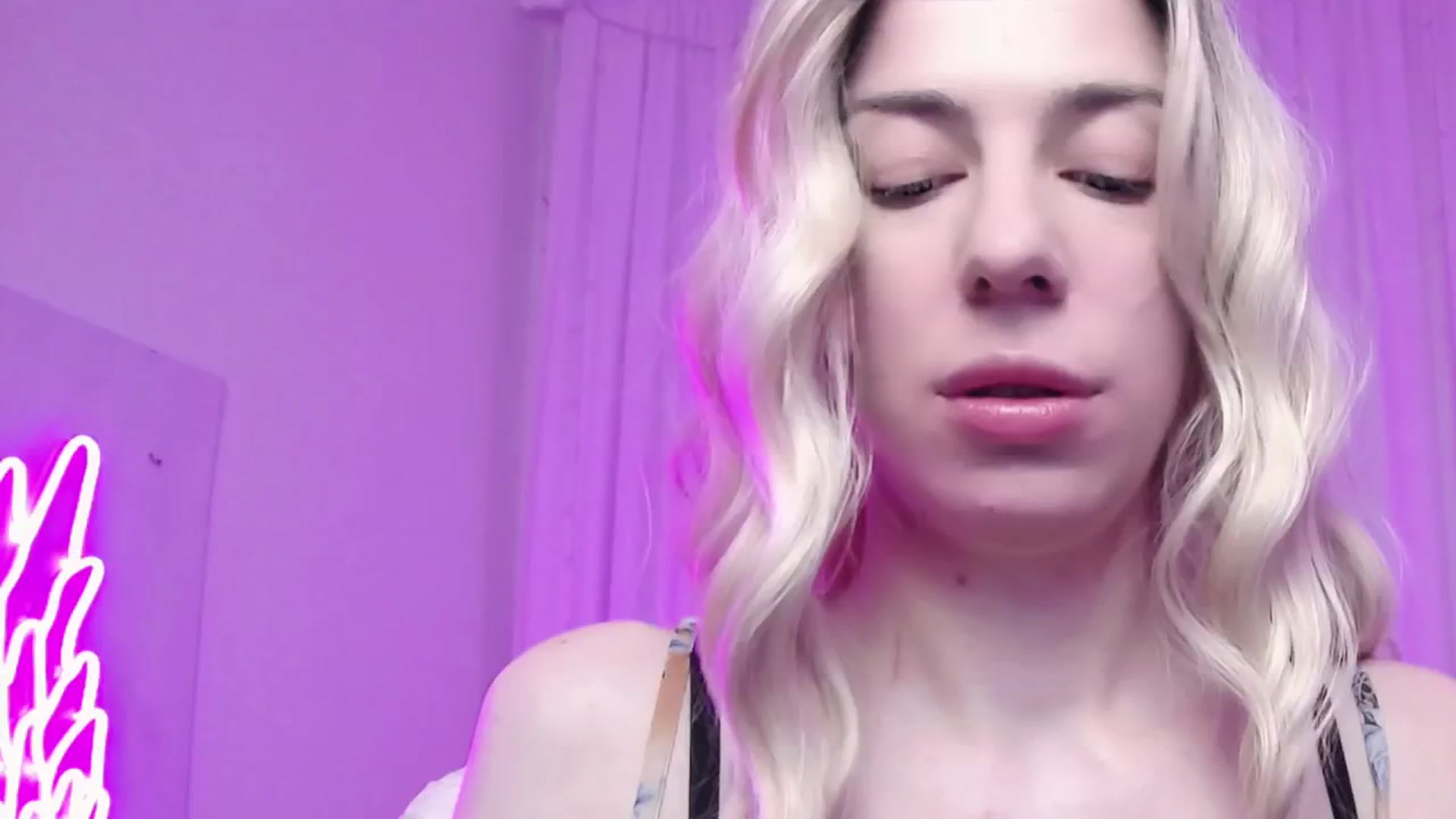 Gallery image thumbnail from AlinaBlank's myfreecams stream on, 12/23/2025, 15:50 image 11 of 20