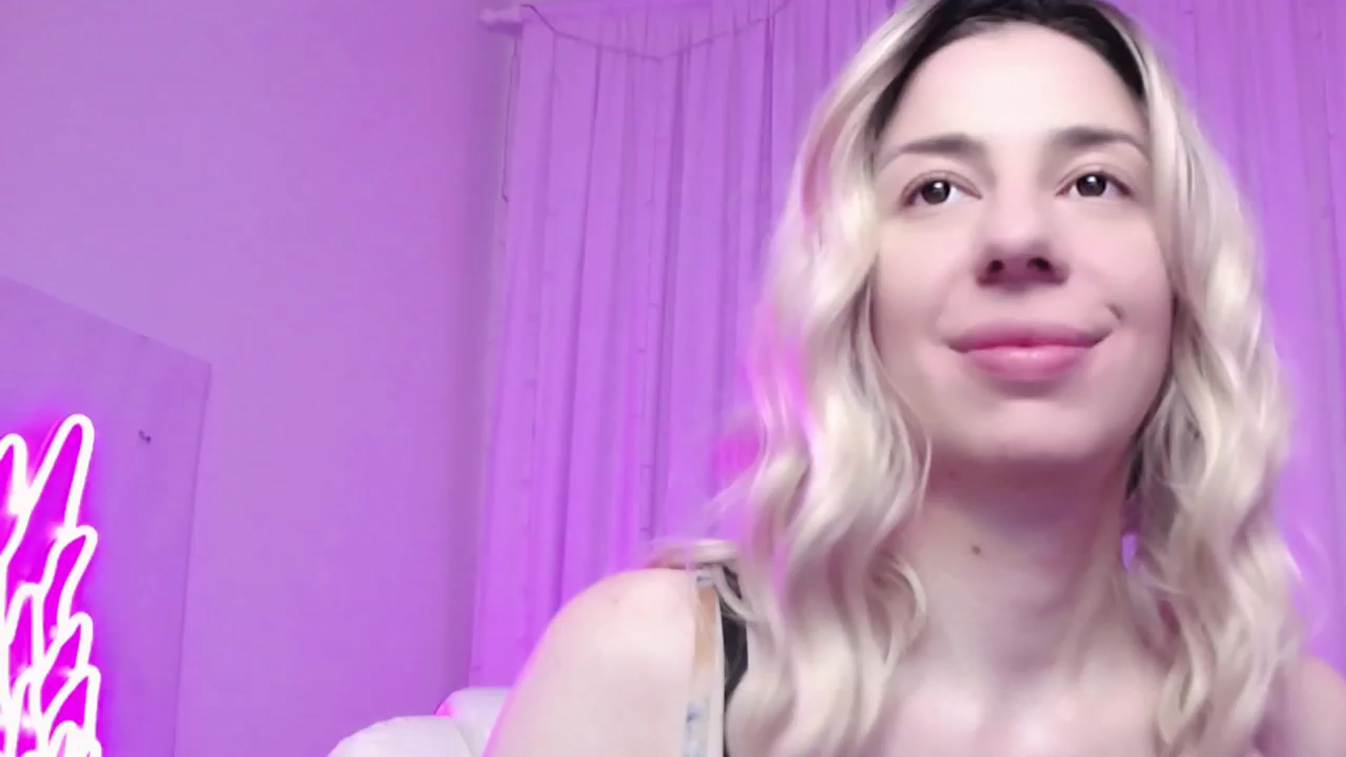Gallery image thumbnail from AlinaBlank's myfreecams stream on, 12/23/2025, 15:50 image 7 of 20