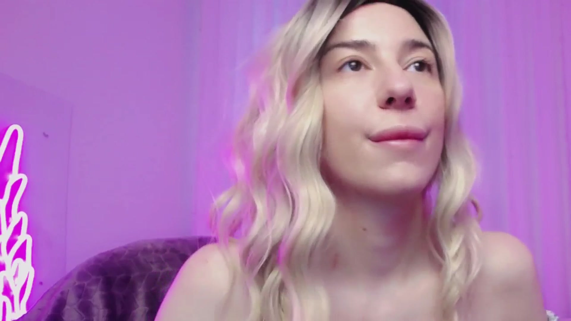 Gallery image thumbnail from AlinaBlank's myfreecams stream on, 12/24/2025, 10:53 image 6 of 20