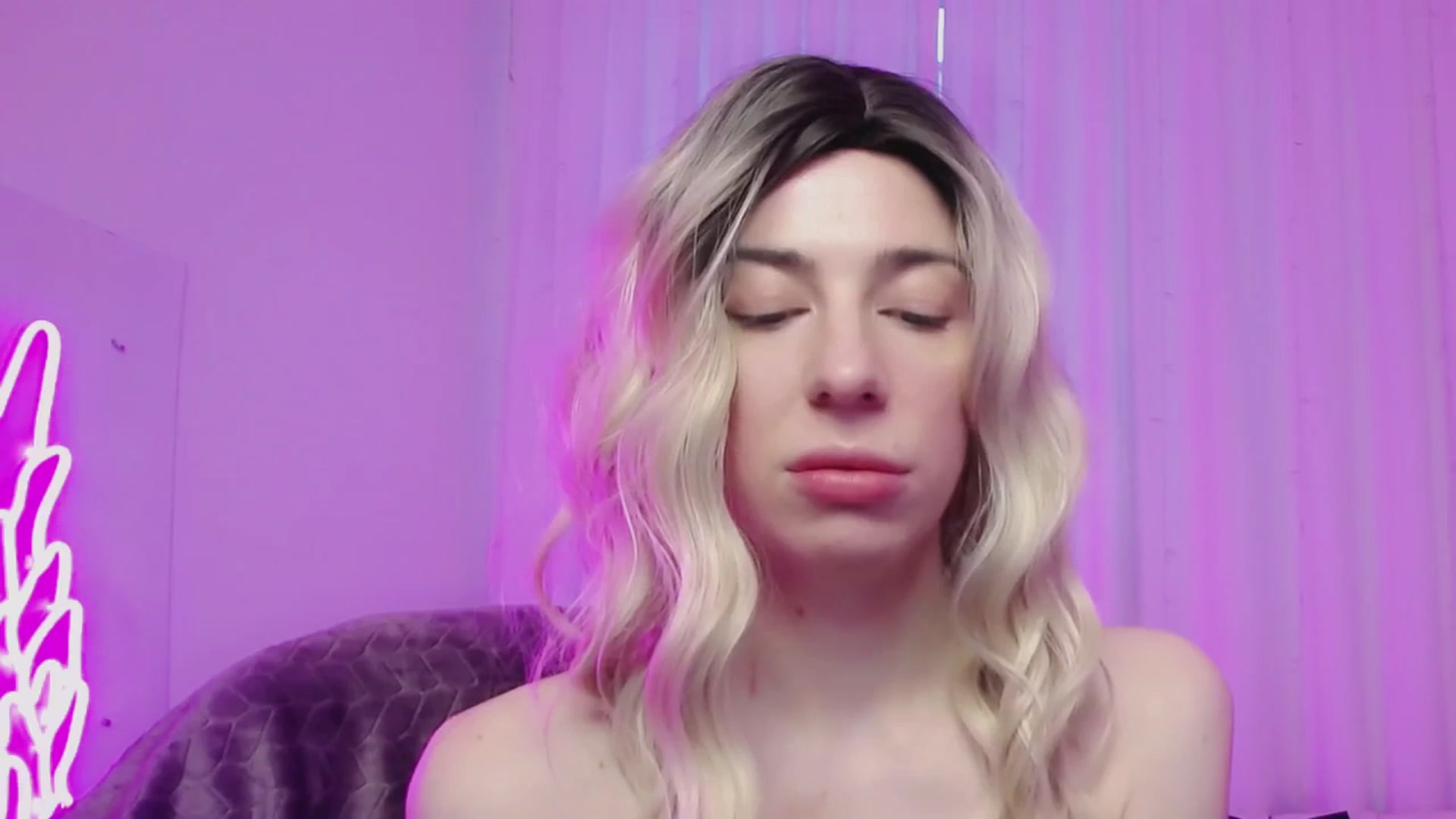 Gallery image thumbnail from AlinaBlank's myfreecams stream on, 12/24/2025, 10:53 image 4 of 20
