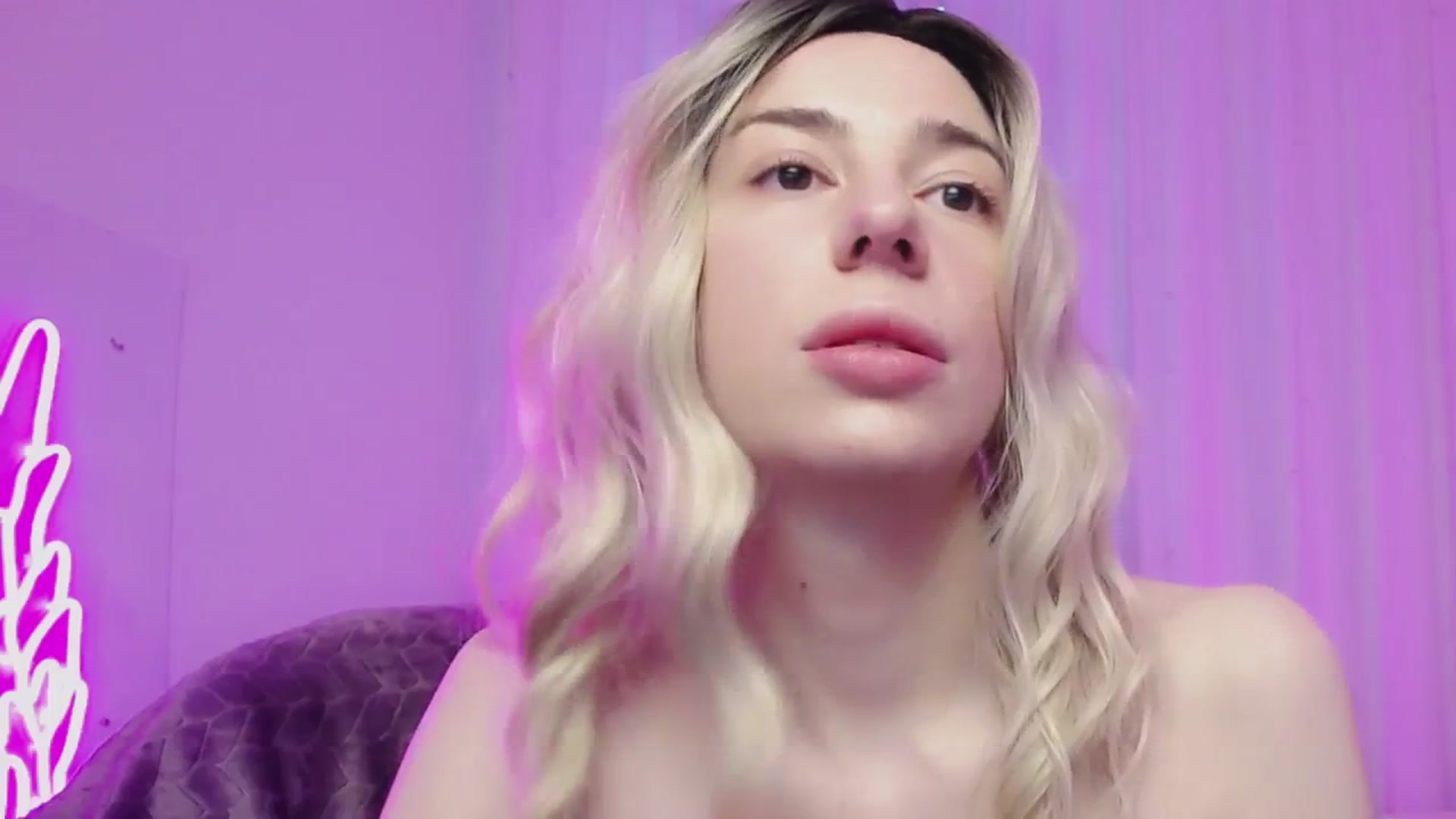 Gallery image thumbnail from AlinaBlank's myfreecams stream on, 12/24/2025, 10:53 image 3 of 20